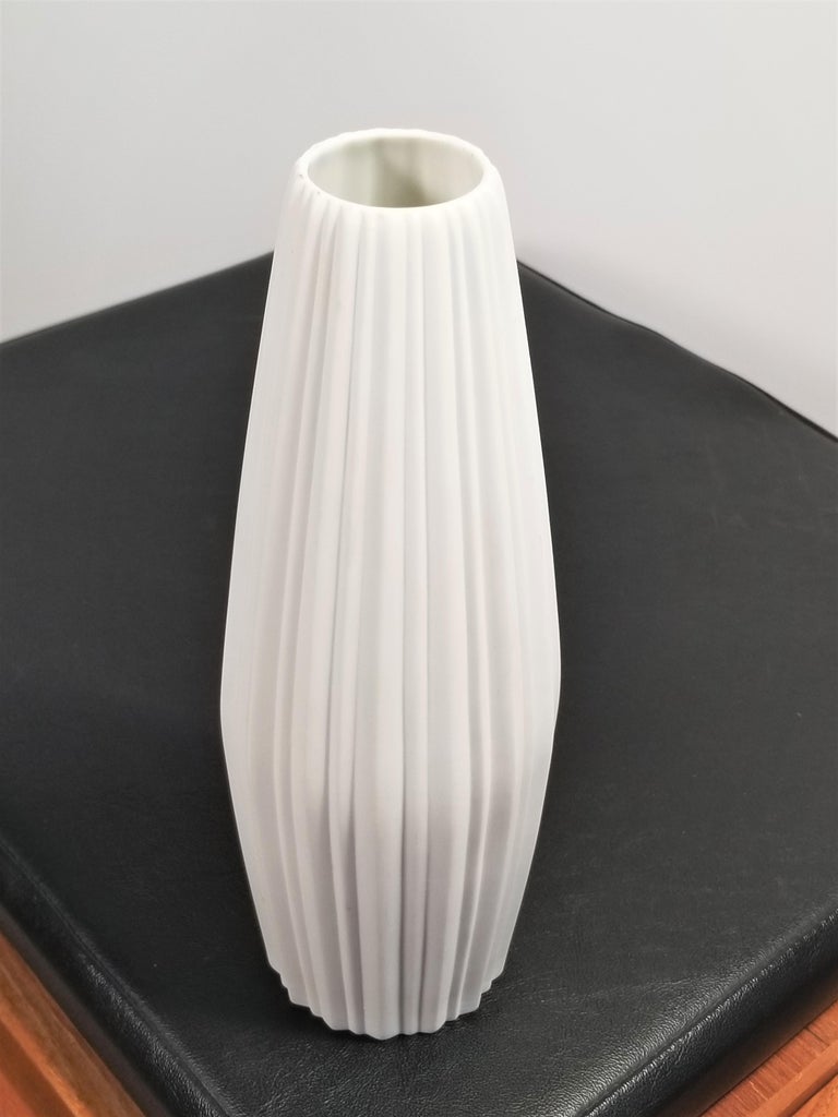 Vase White Porcelain Heinrich, H&Co Selb Bavaria, Germany  For Sale 3