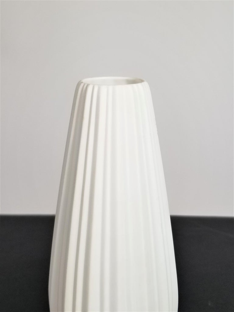 Vase White Porcelain Heinrich, H&Co Selb Bavaria, Germany  For Sale 4