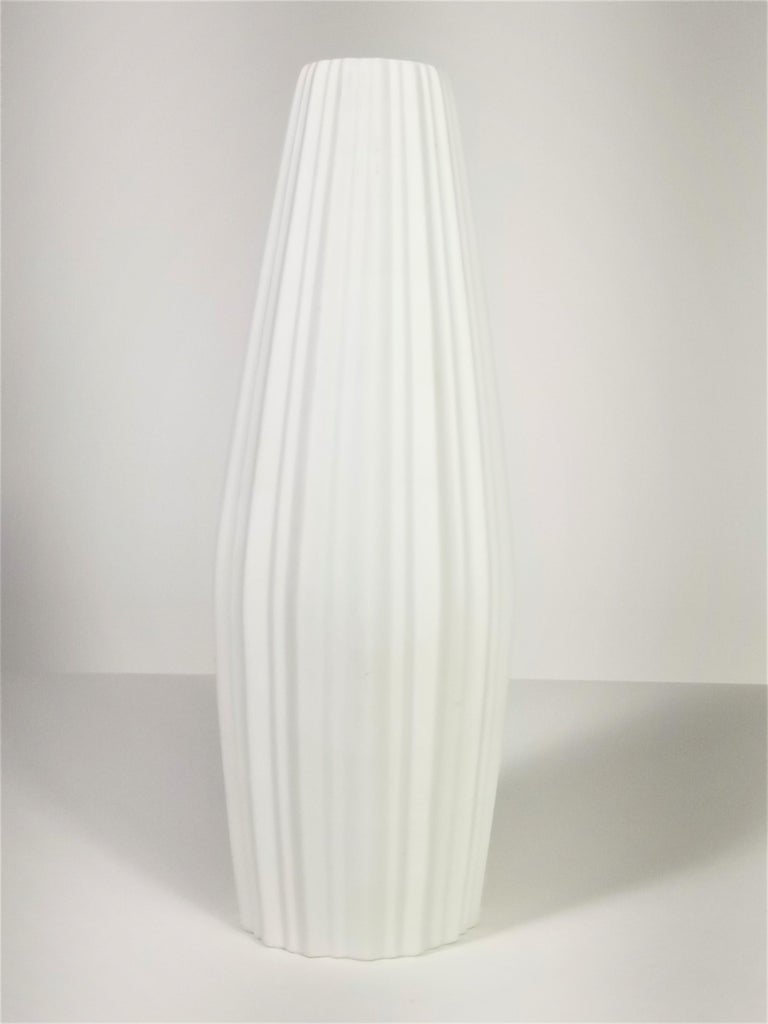 Vase White Porcelain Heinrich, H&Co Selb Bavaria, Germany  In Excellent Condition For Sale In New York, NY