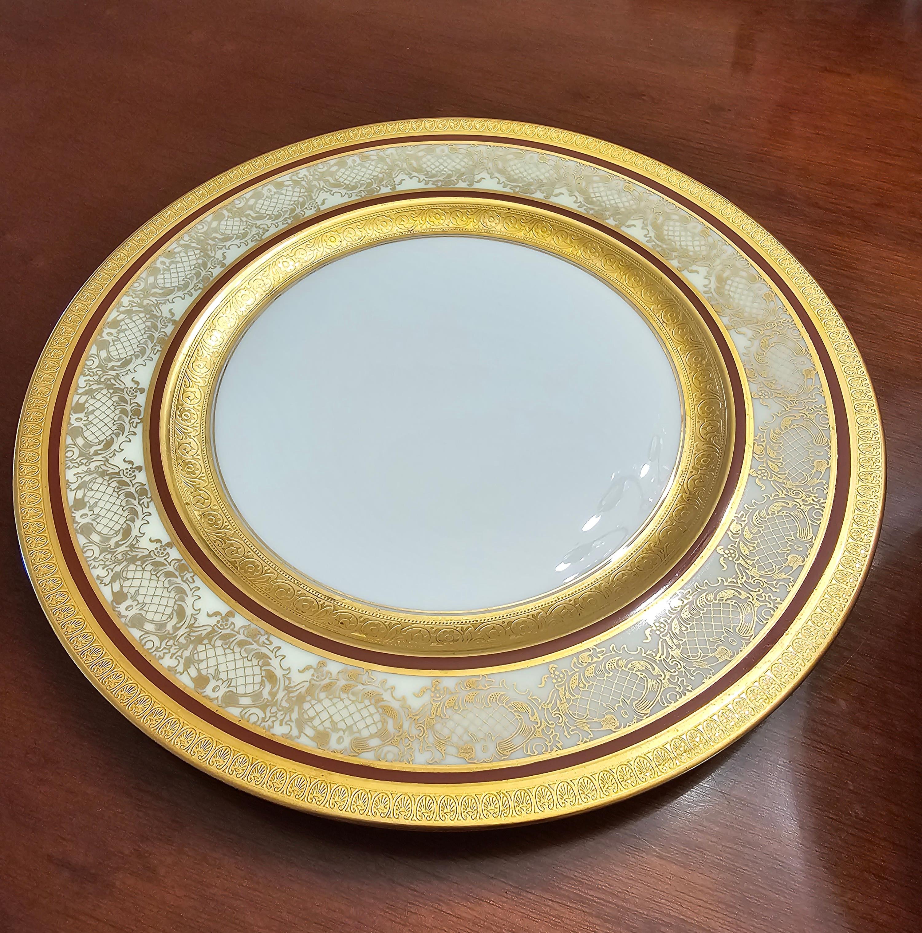 German Set of 11 Heinrich H&Co Selb Bavaria Gold Encrusted Porcelain Dinner Plates For Sale