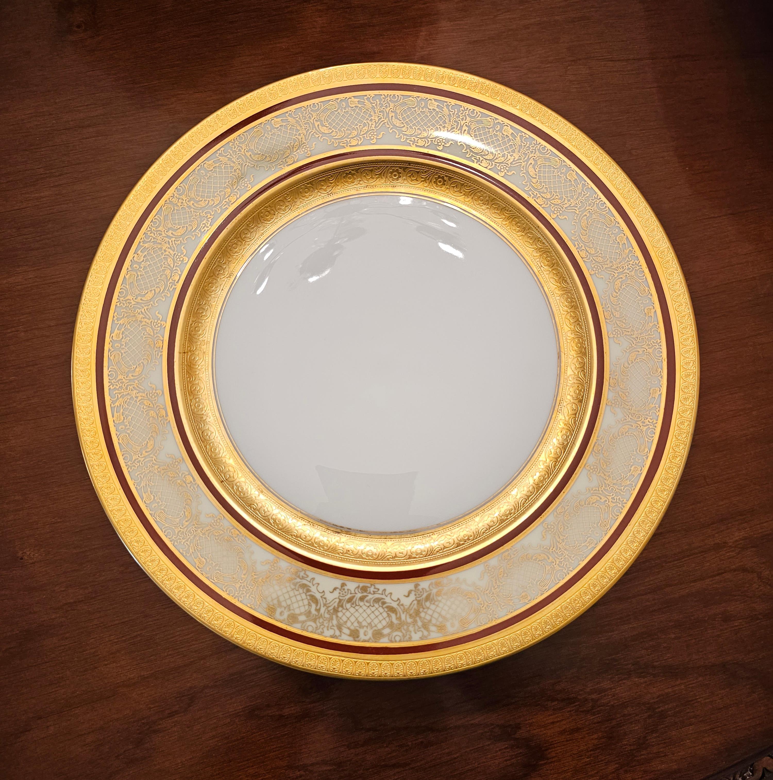 Set of 11 Heinrich H&Co Selb Bavaria Gold Encrusted Porcelain Dinner Plates In Good Condition For Sale In Germantown, MD