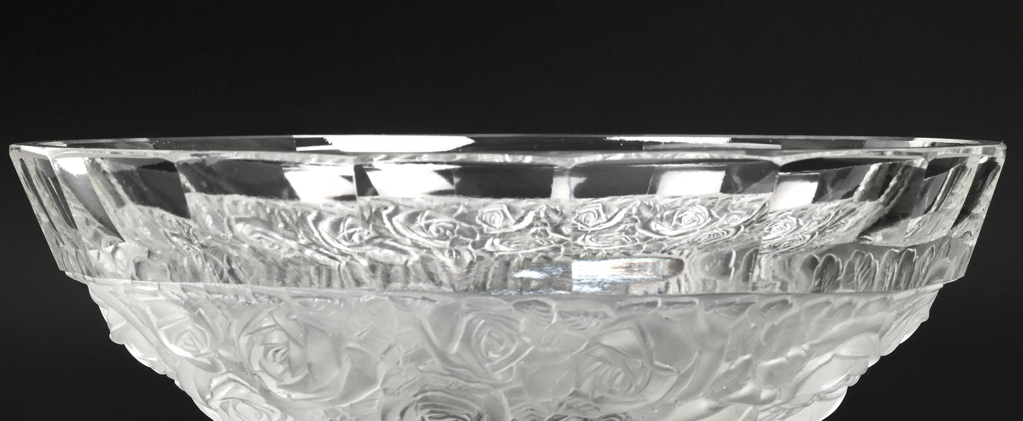 Heinrich Hoffmann Art Deco Blumenglasschale mit eingravierten Putten (Radiert) im Angebot