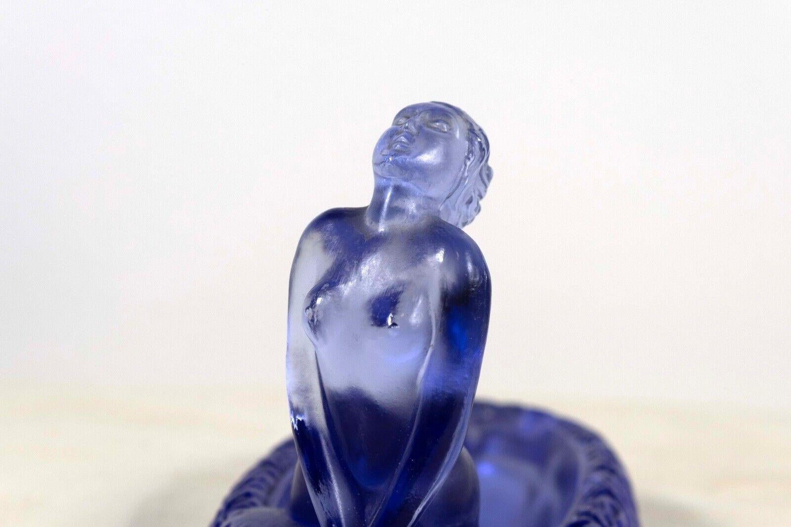 Heinrich Hoffmann Ingrid Art Deco Plateau à épingles Verre bleu Femme nue 1930s en vente 1