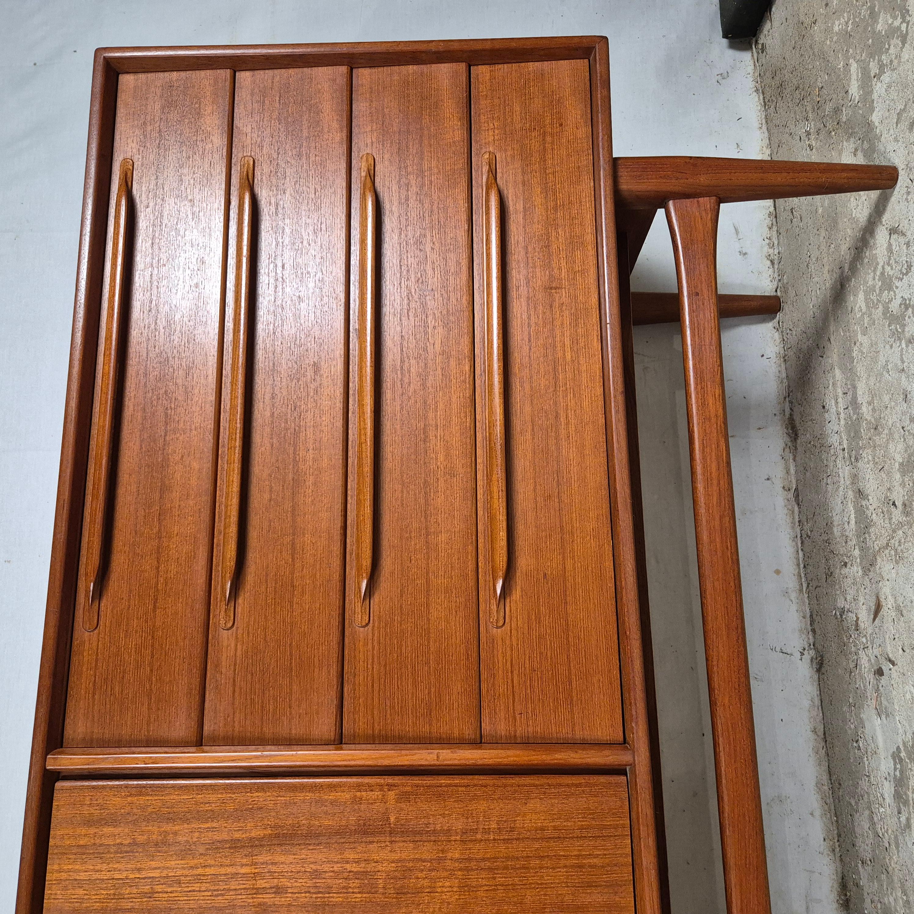 Heinrich Riestenpatt Aparador vintage de diseño alemán años 60 Teca