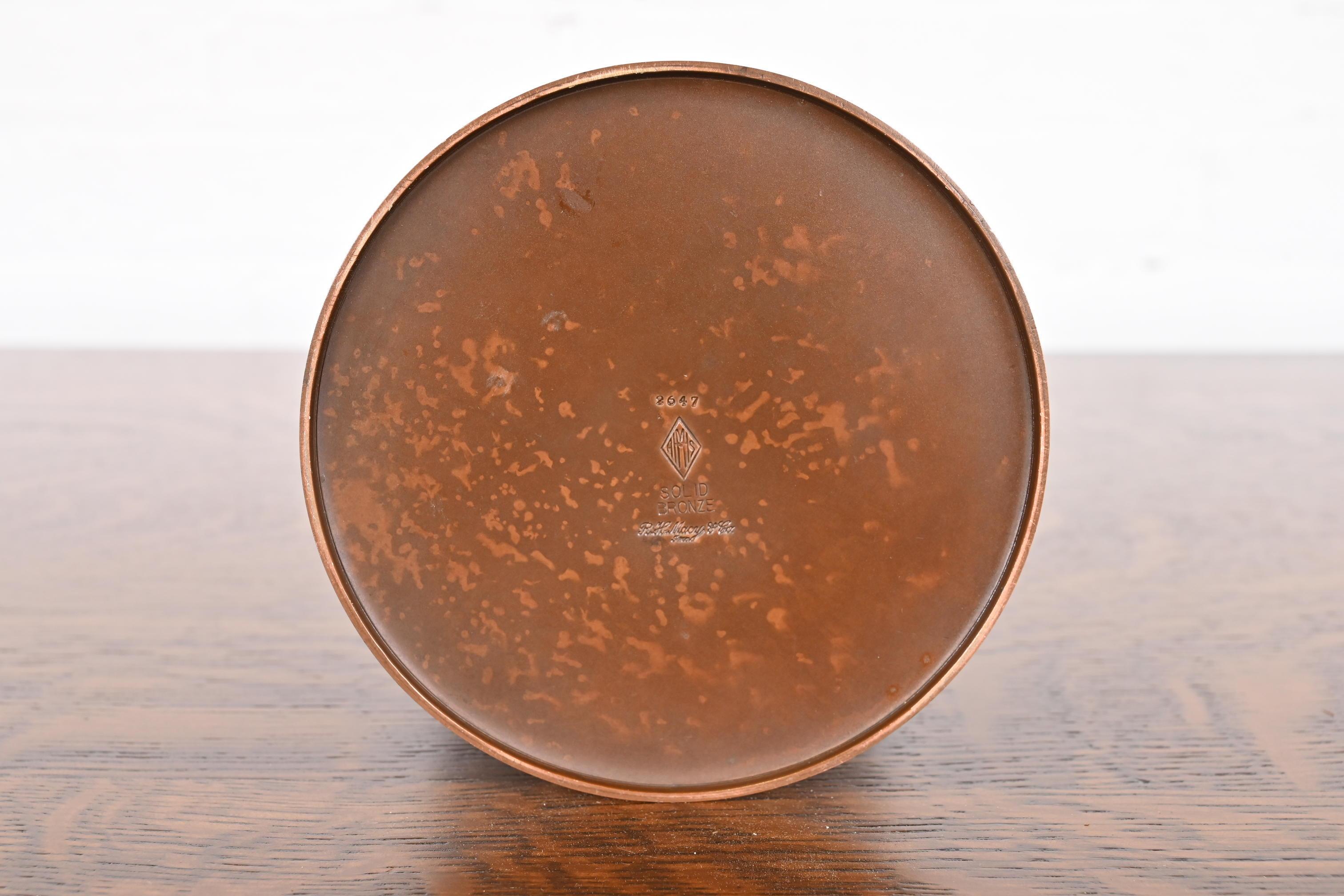 Contenitore rotondo in bronzo Heintz Arts & Crafts con coperchio, CIRCA 1910 in vendita 4