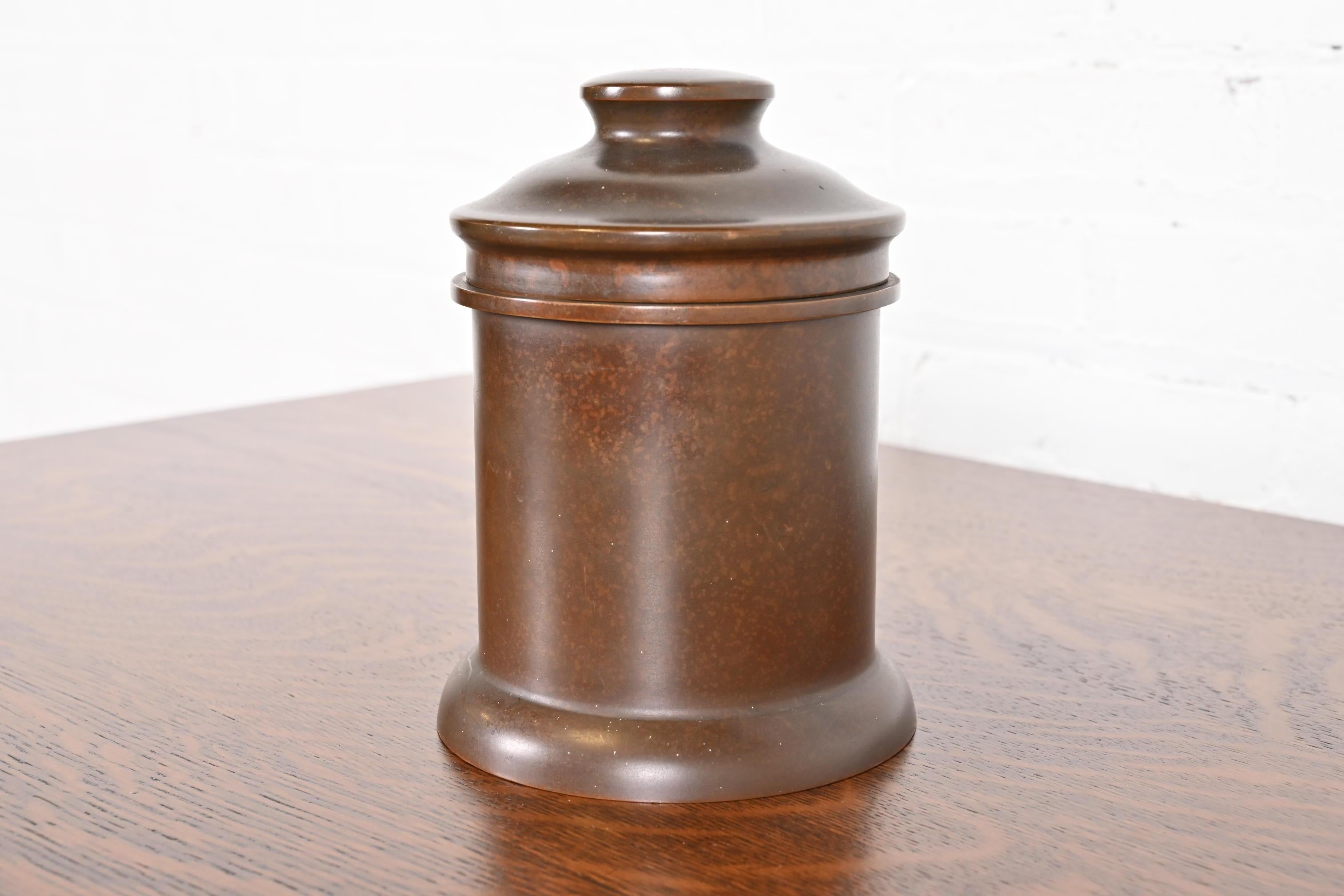 Americano Contenitore rotondo in bronzo Heintz Arts & Crafts con coperchio, CIRCA 1910 in vendita