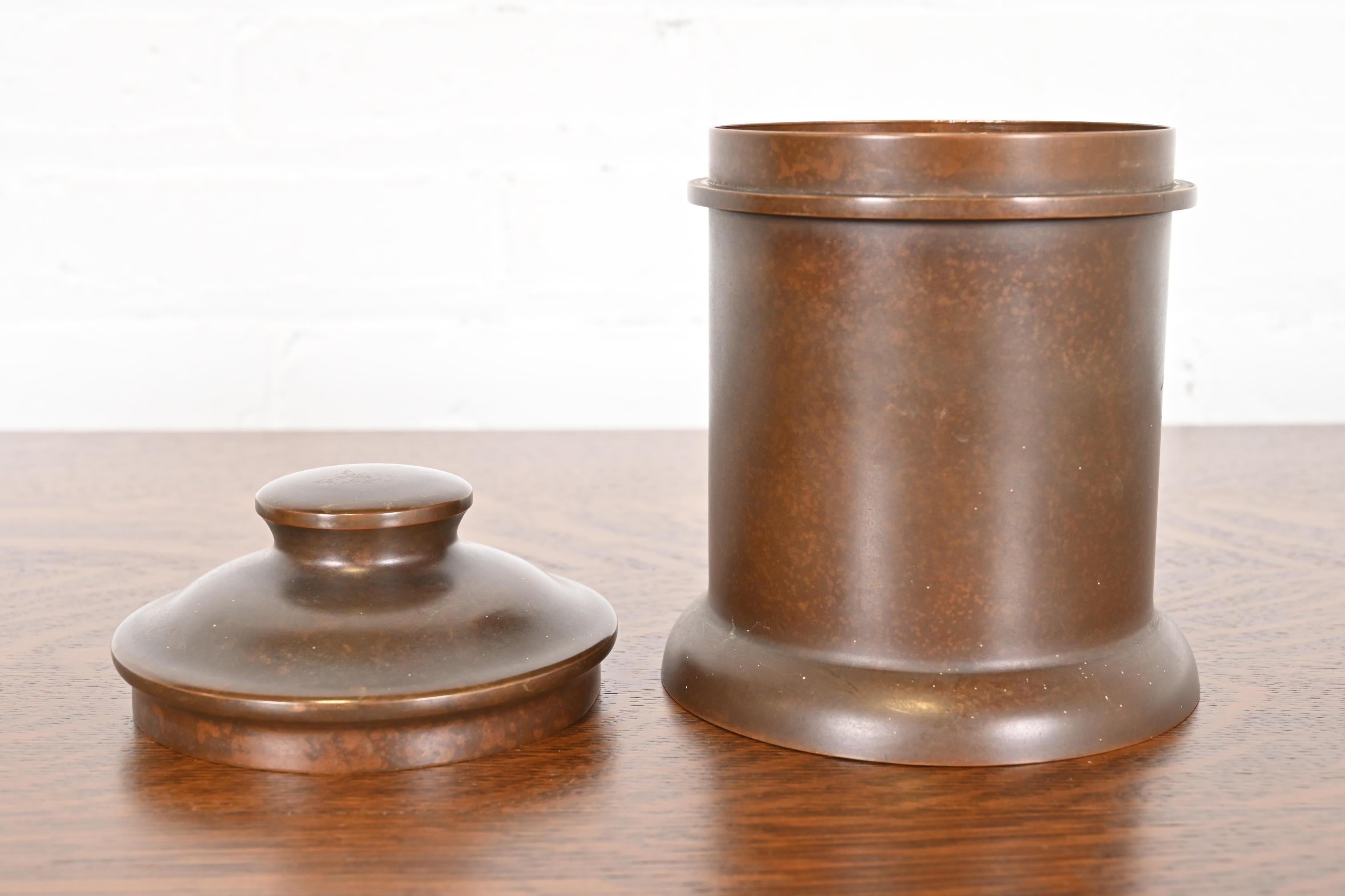 Contenitore rotondo in bronzo Heintz Arts & Crafts con coperchio, CIRCA 1910 in vendita 2