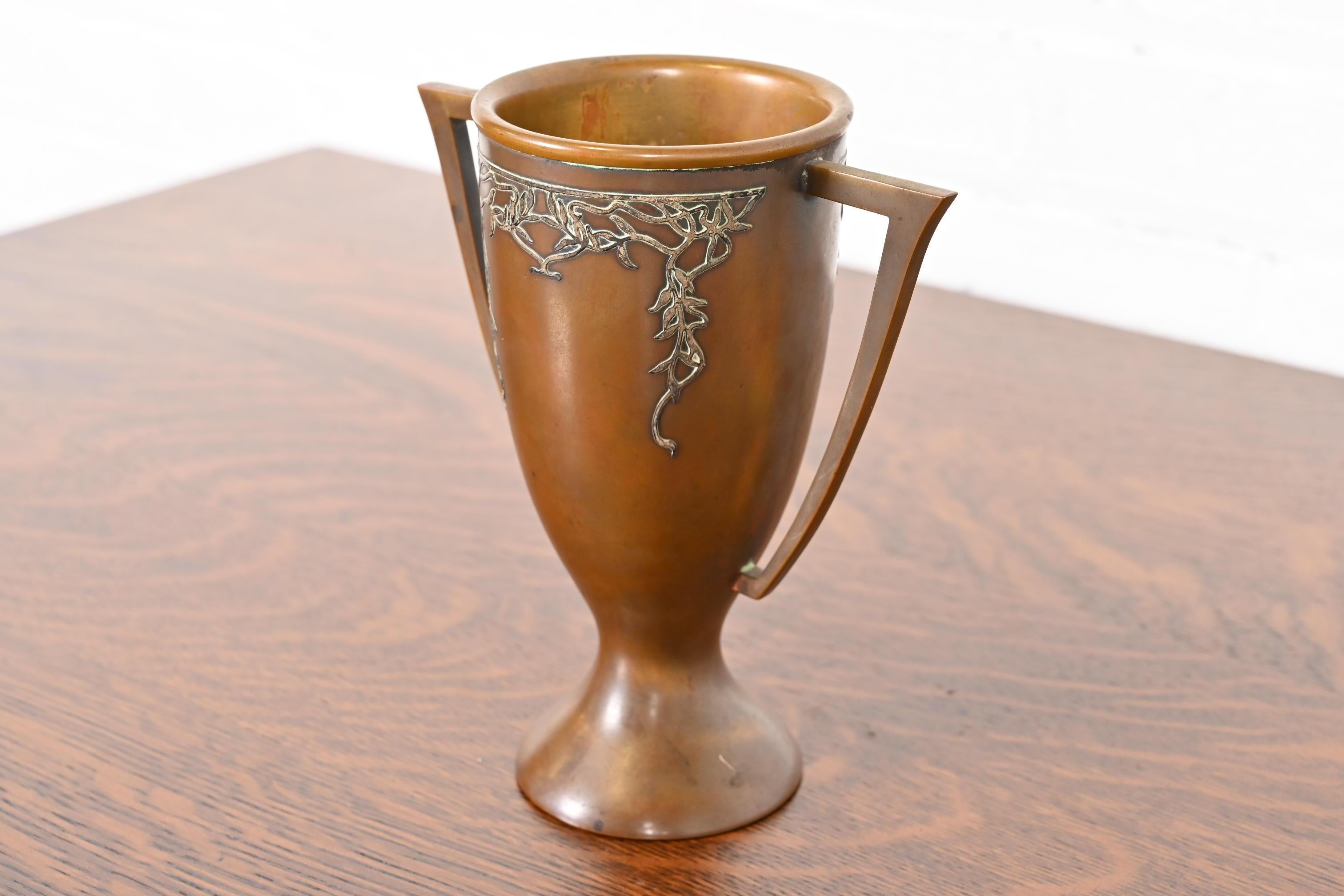 Arts and Crafts Vaso ad anfora in argento sterling e bronzo di Heintz Arts & Crafts in vendita