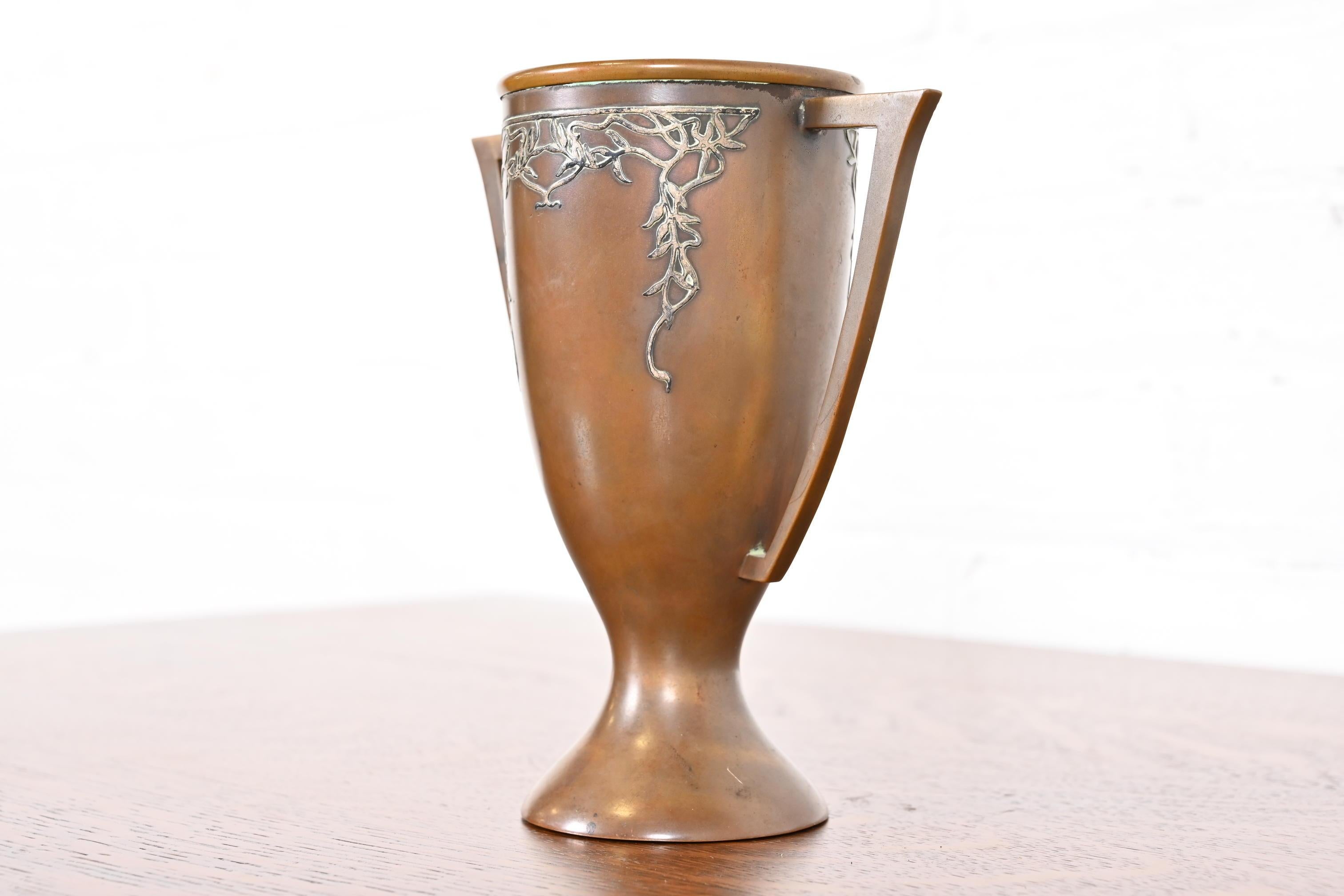 Americano Vaso ad anfora in argento sterling e bronzo di Heintz Arts & Crafts in vendita