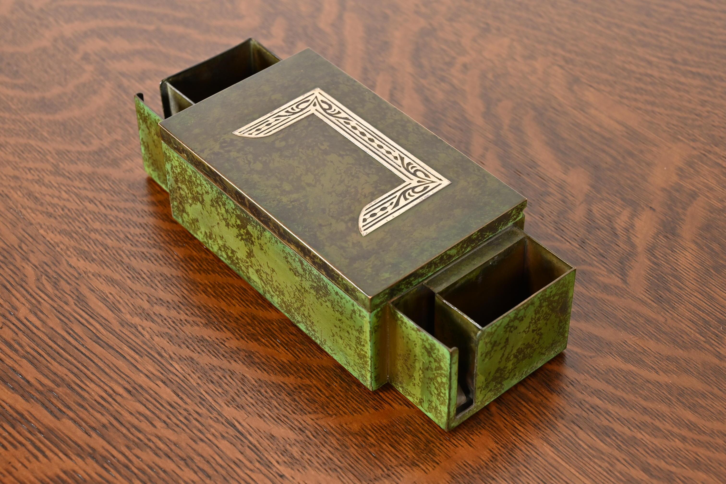 Caja para puros o humidor Heintz Arts & Crafts de plata de ley sobre bronce Artes y manualidades en venta