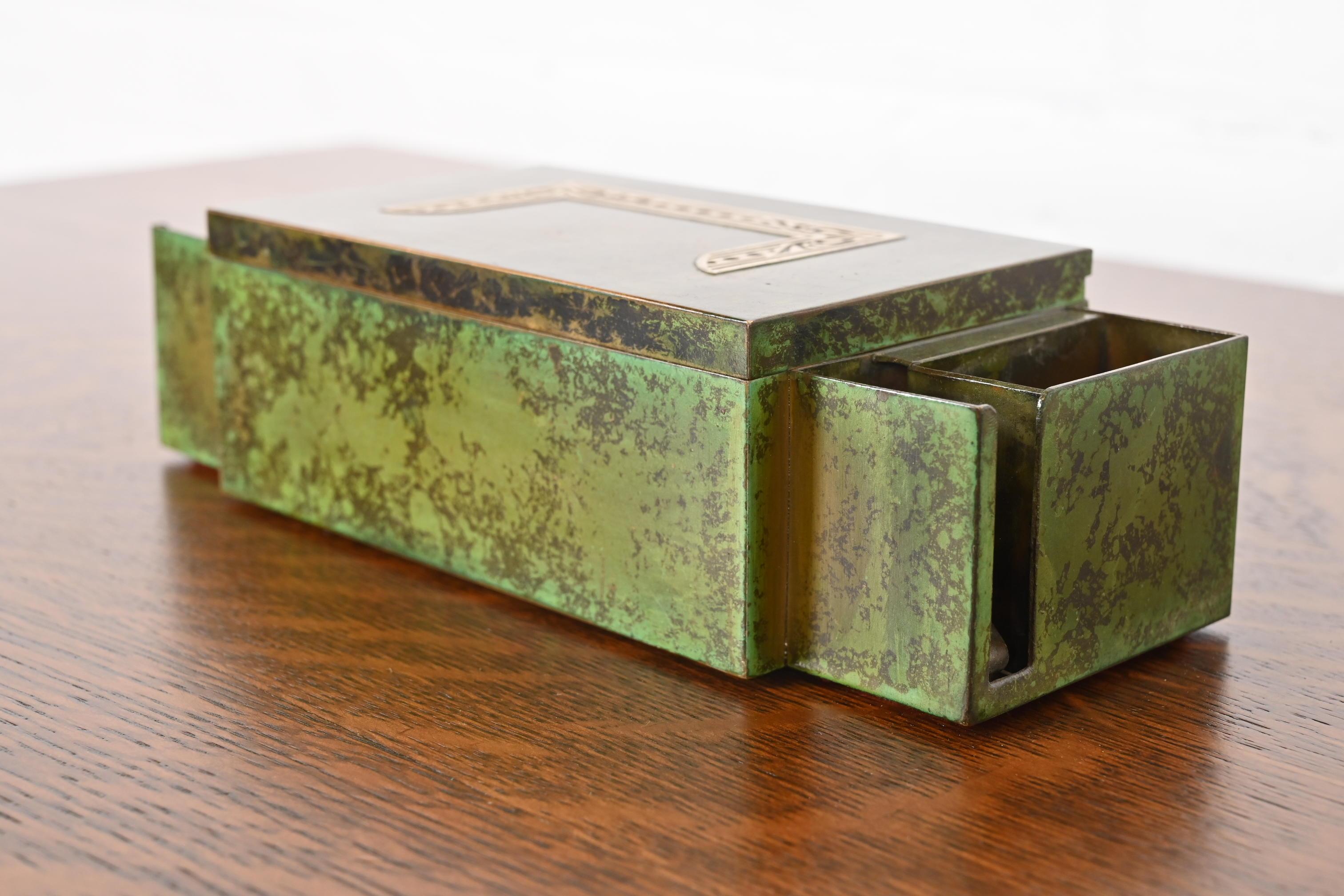 Caja para puros o humidor Heintz Arts & Crafts de plata de ley sobre bronce Estadounidense en venta