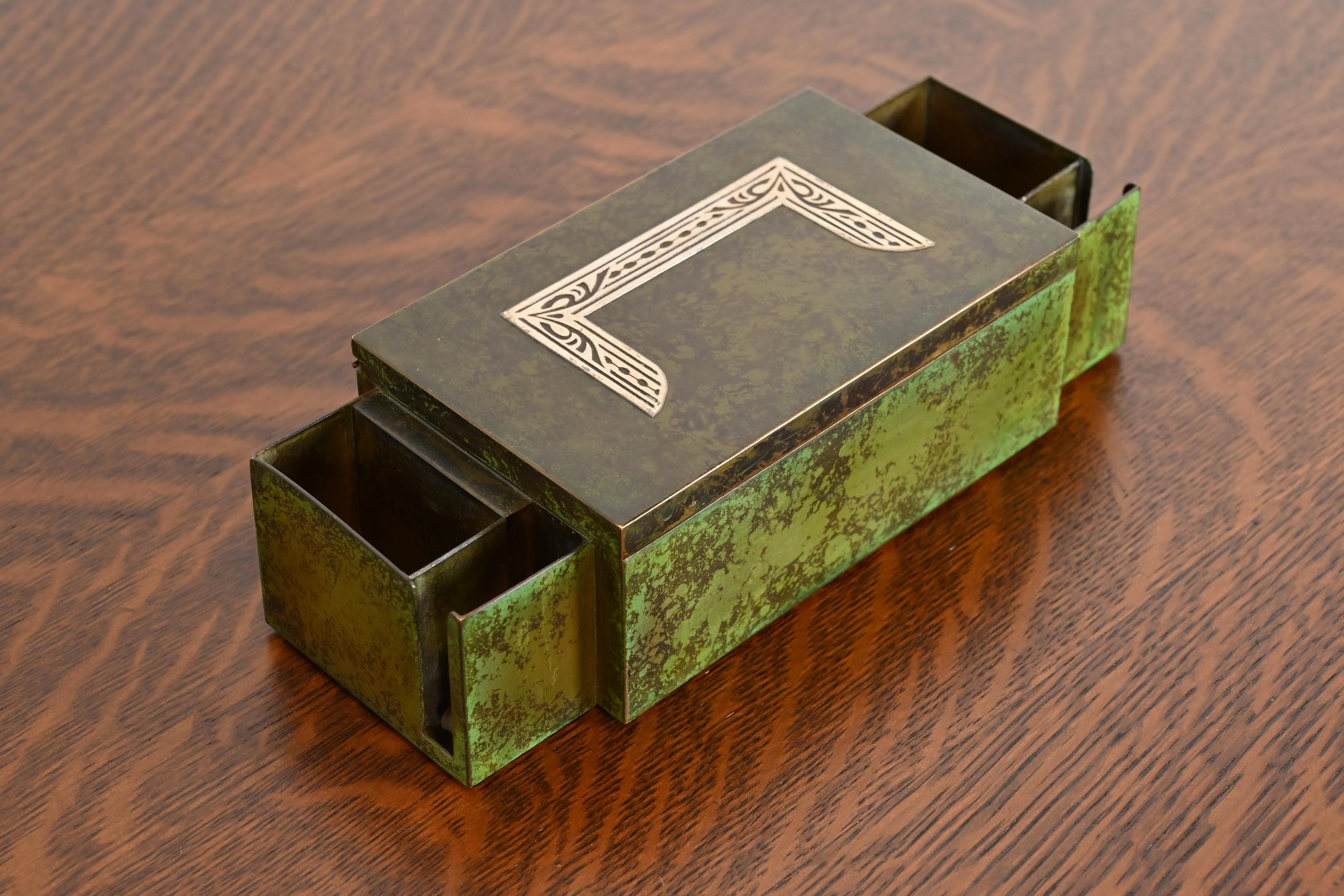 Caja para puros o humidor Heintz Arts & Crafts de plata de ley sobre bronce Patinado en venta