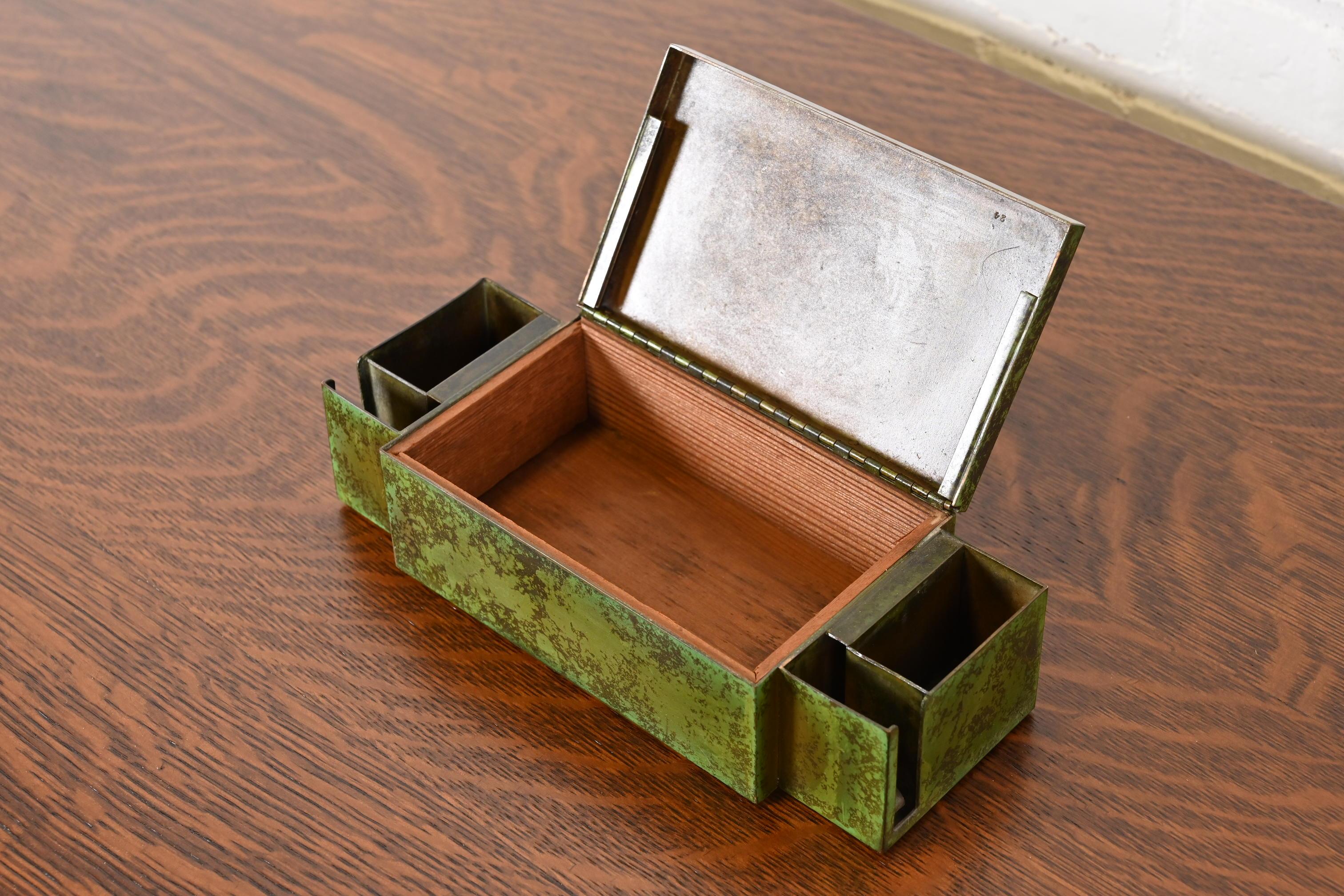 Caja para puros o humidor Heintz Arts & Crafts de plata de ley sobre bronce Plata esterlina en venta