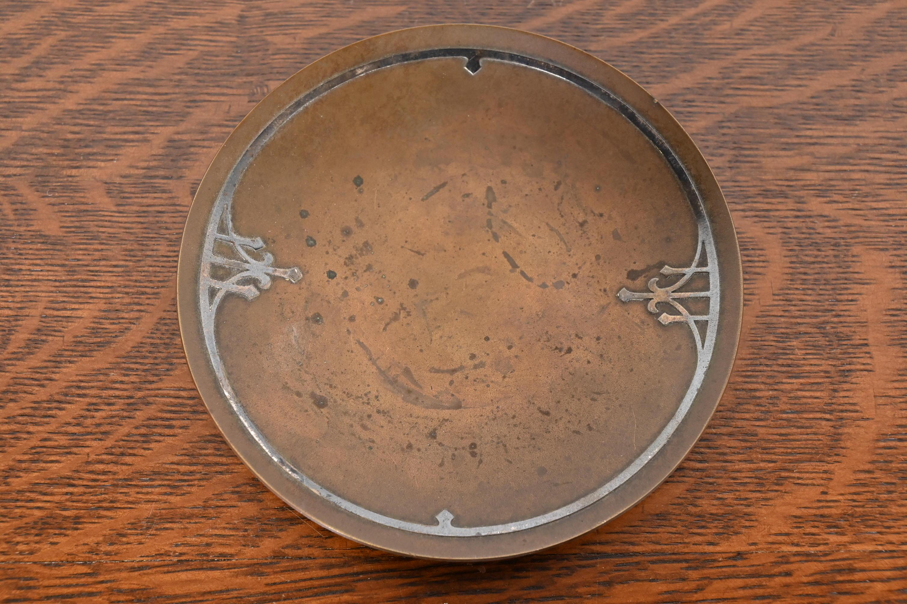Heintz Arts & Craft - Plat ou écuelle en argent sterling et bronze Bon état - En vente à South Bend, IN