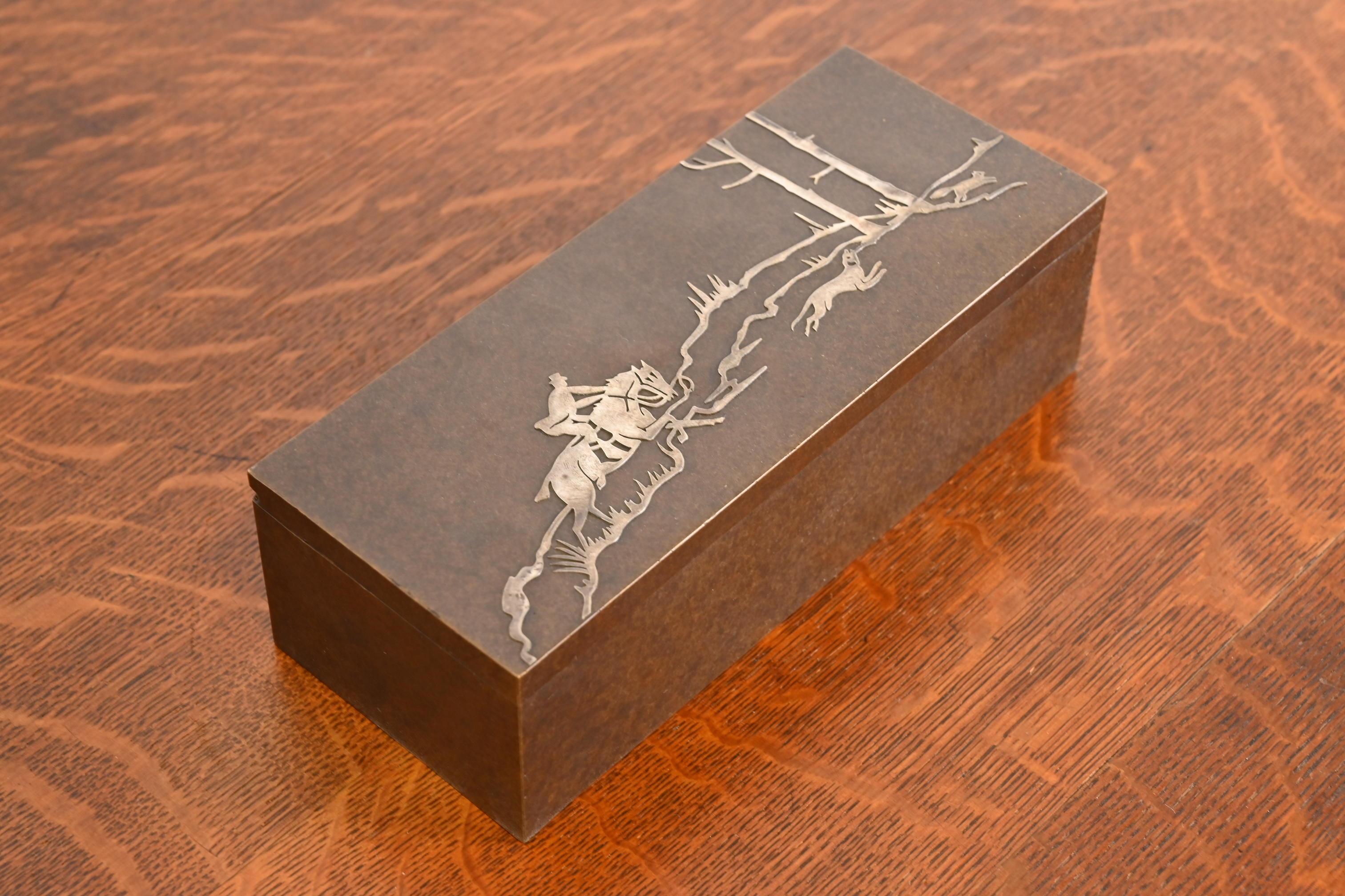 Heintz Arts & Crafts Humidor-Schachtel aus Sterlingsilber auf Bronze mit Fuchsjagd-Szene (20. Jahrhundert) im Angebot