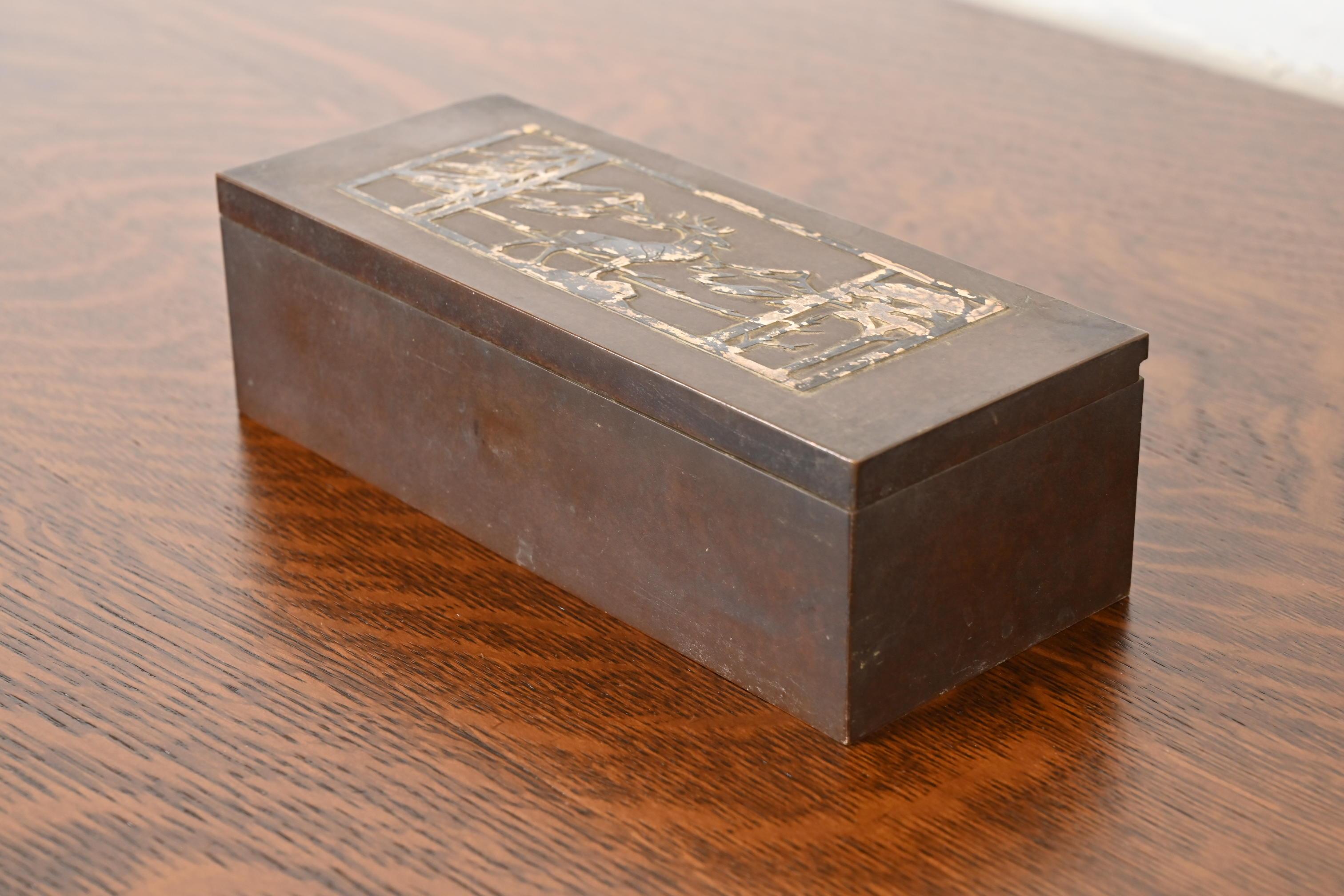 Caja para puros o humidor Heintz Arts & Crafts de plata de ley sobre bronce Artes y manualidades en venta