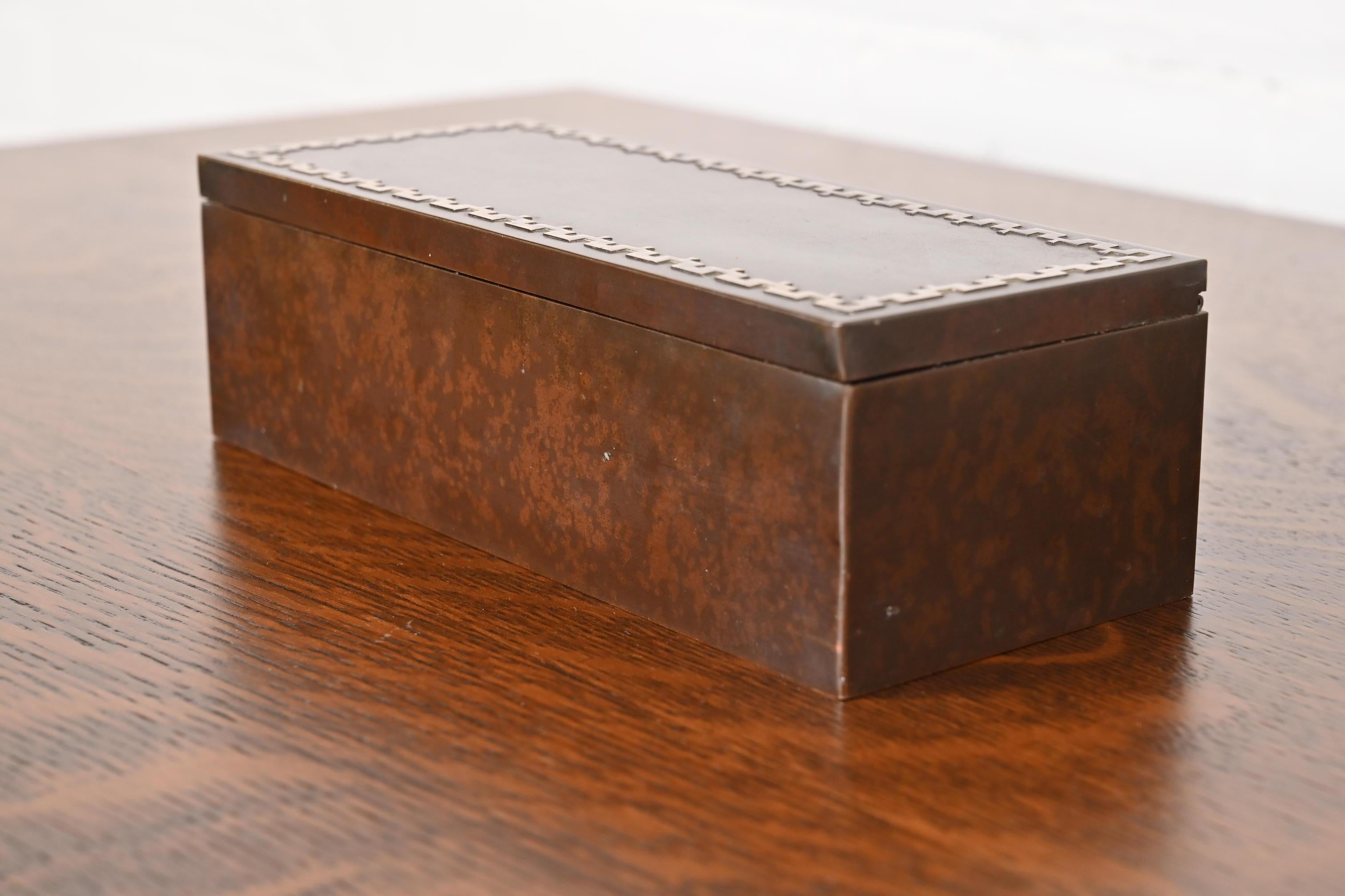 Heintz Arts & Crafts Humidor- oder Zigarrenschachtel aus Sterlingsilber auf Bronze im Zustand „Gut“ im Angebot in South Bend, IN
