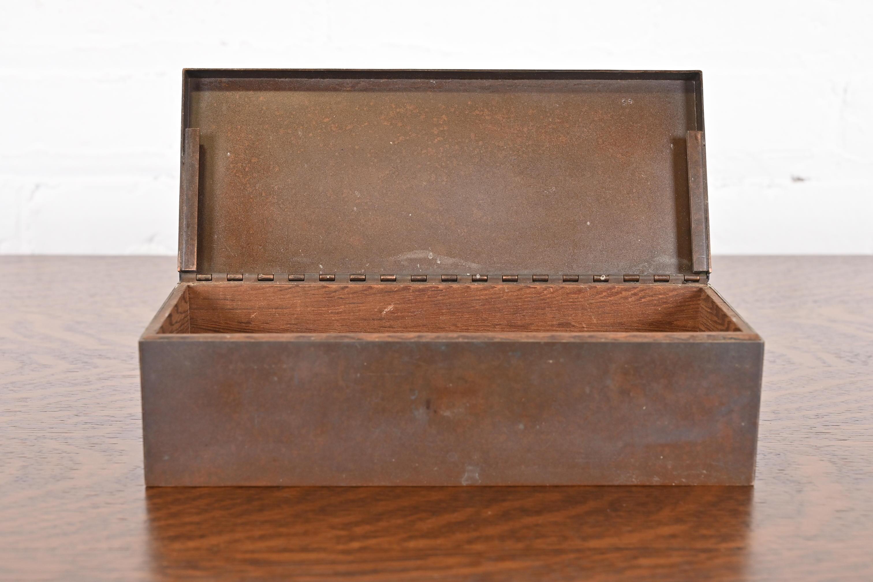 Caja para puros o humidor Heintz Arts & Crafts de plata de ley sobre bronce en venta 1