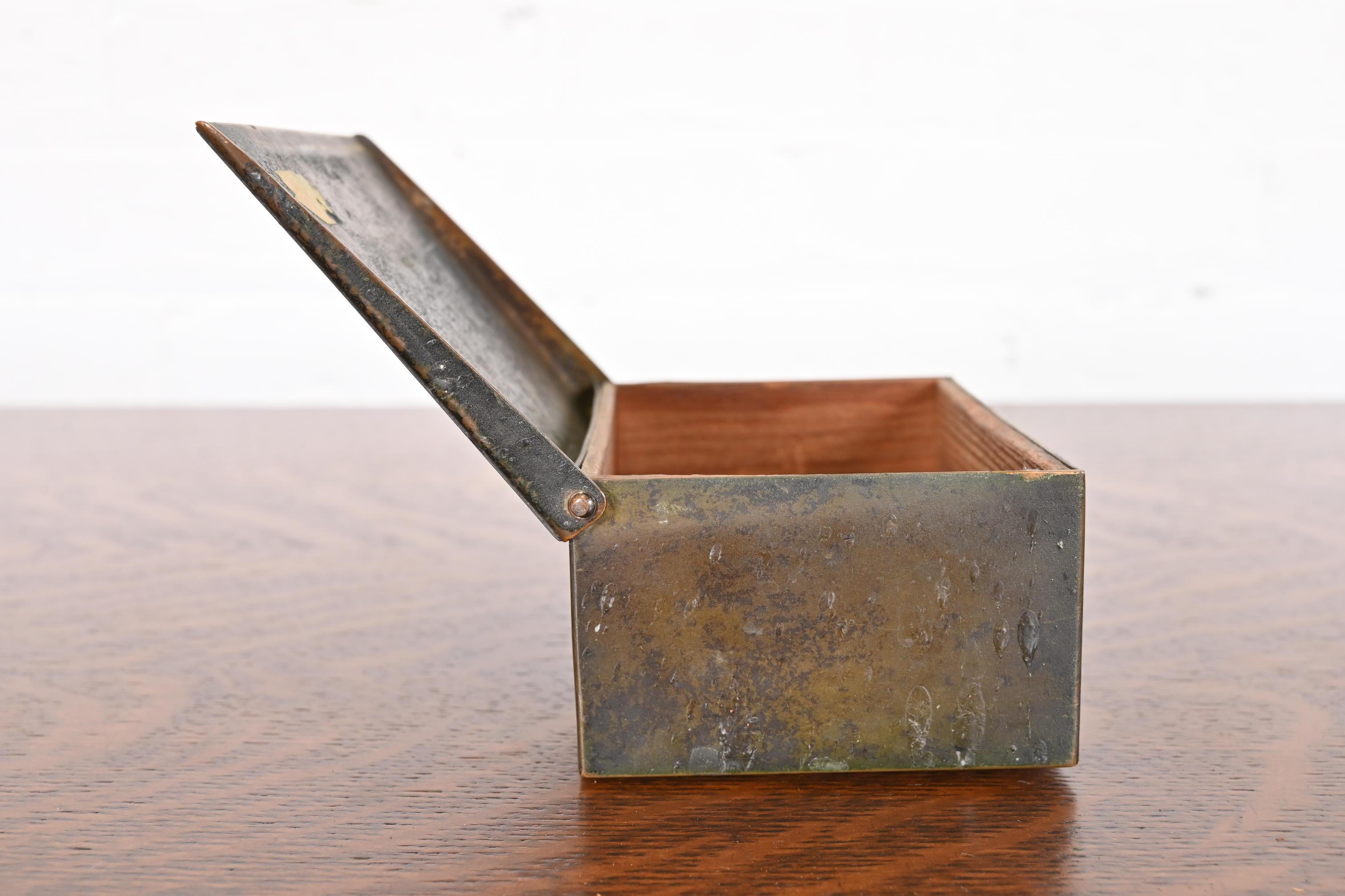Humidificador o Caja de Cigarrillos Heintz Arts & Crafts de Plata de Ley sobre Bronce en venta 4