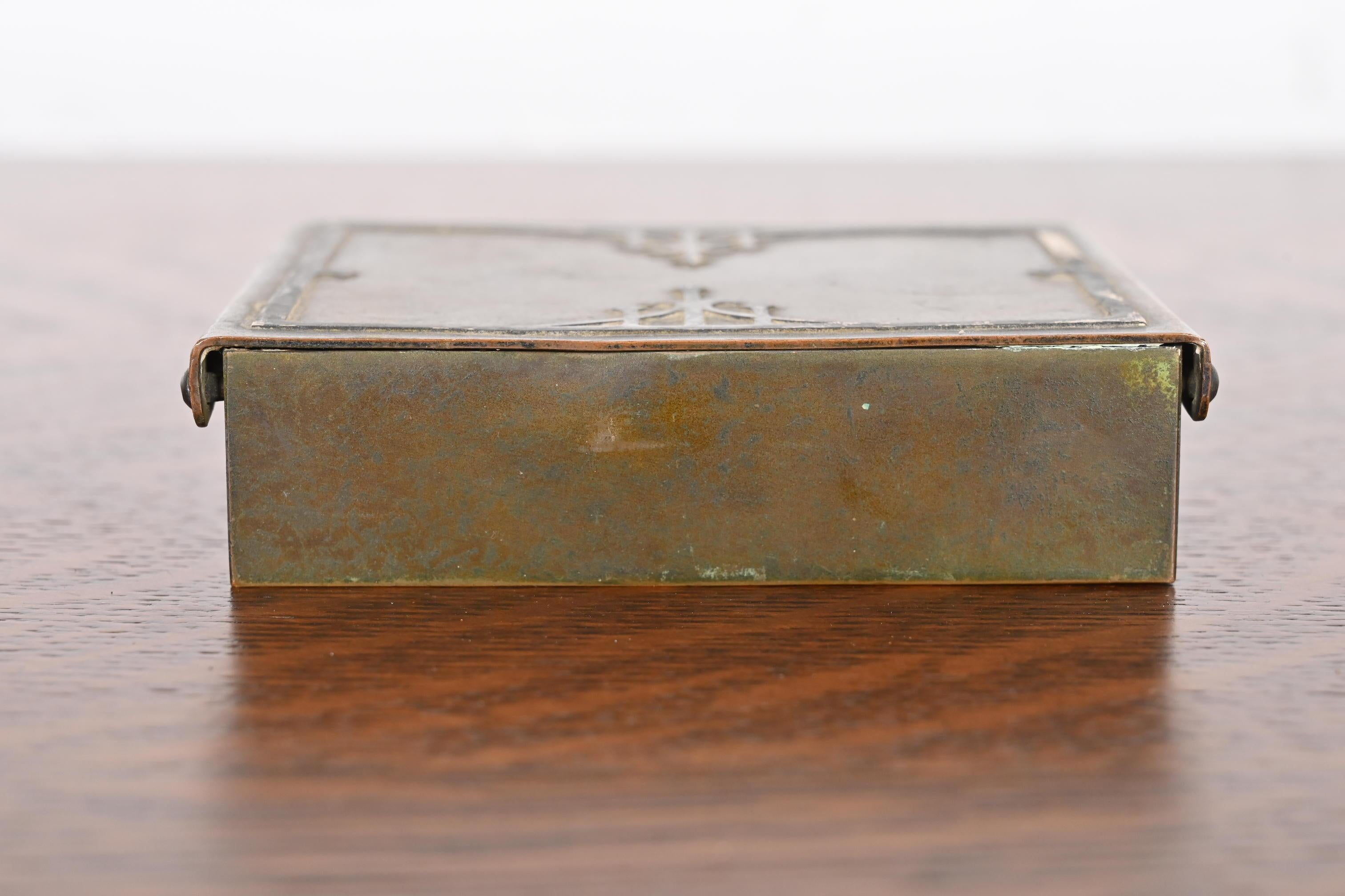 Humidificador o Caja de Cigarrillos Heintz Arts & Crafts de Plata de Ley sobre Bronce en venta 8