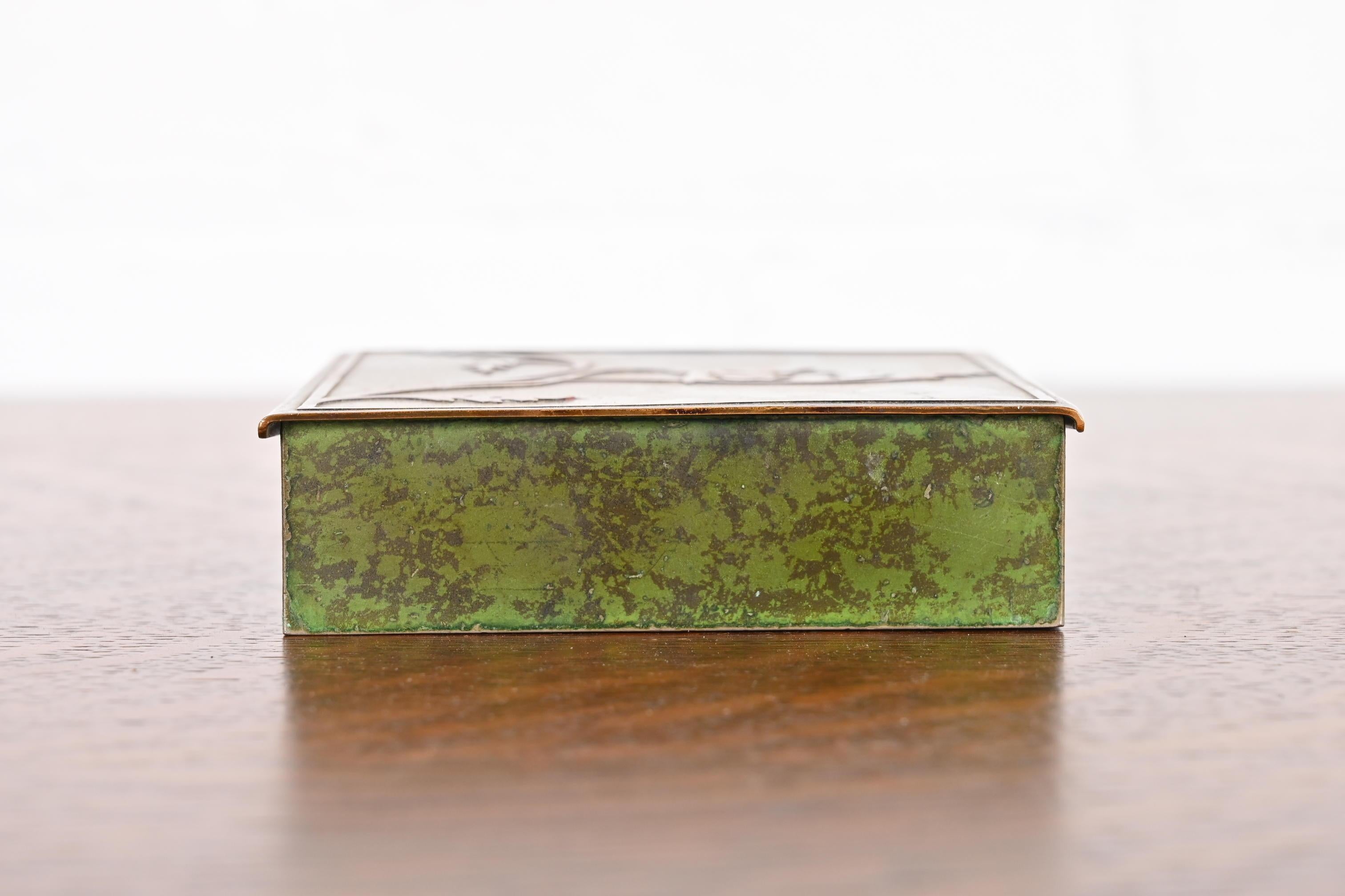 Humidificador o Caja de Cigarrillos Heintz Arts & Crafts de Plata de Ley sobre Bronce Estadounidense en venta