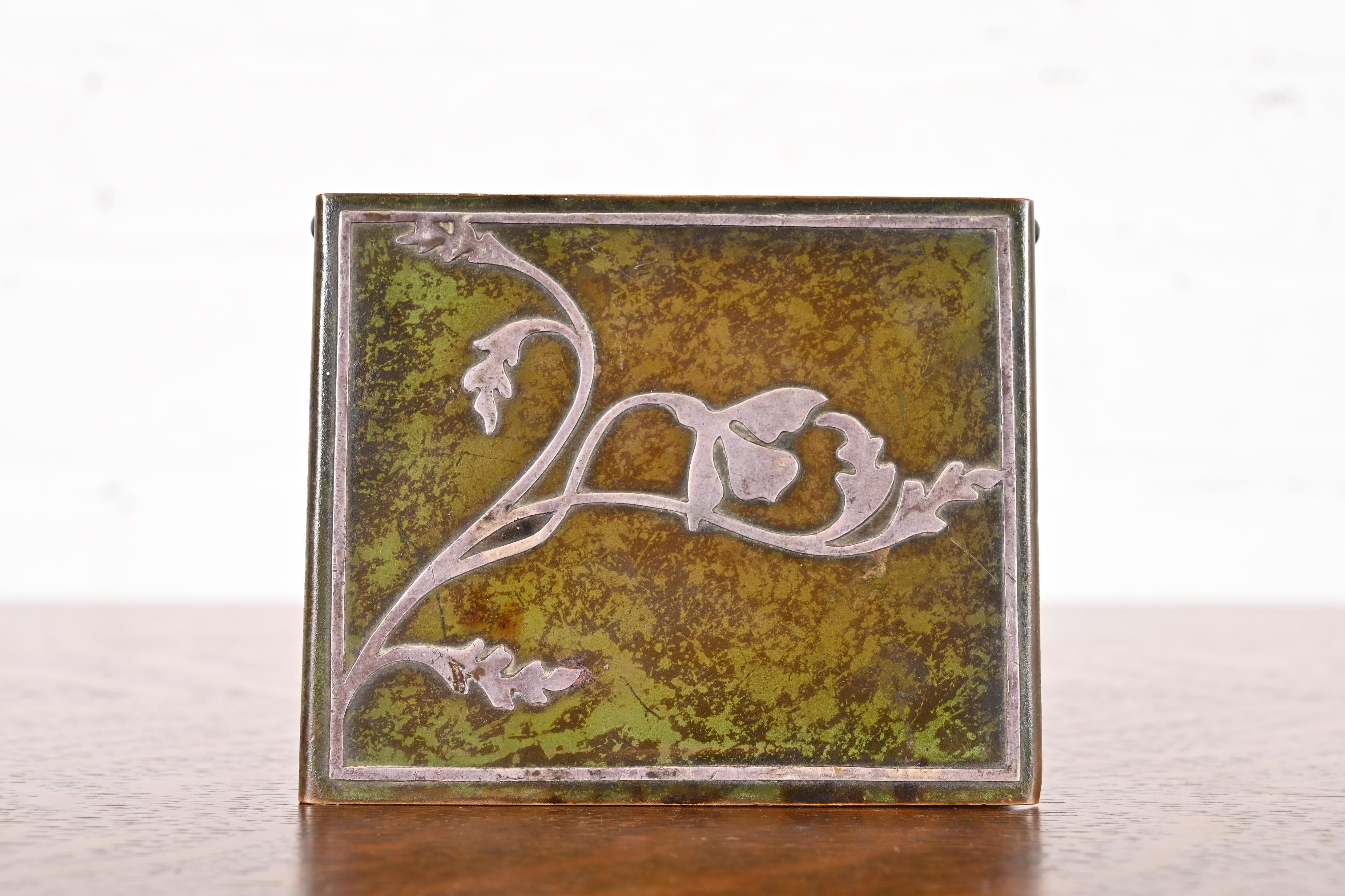 Humidificador o Caja de Cigarrillos Heintz Arts & Crafts de Plata de Ley sobre Bronce en venta 1