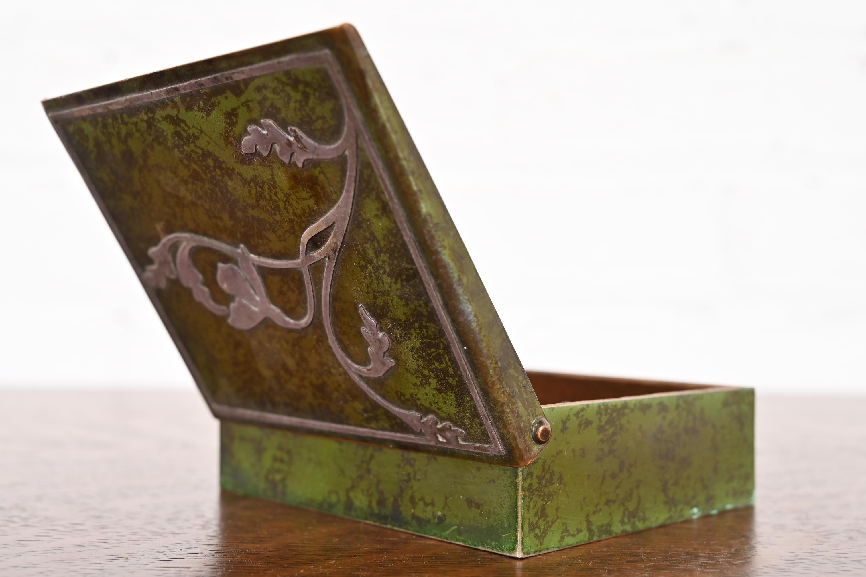 Humidificador o Caja de Cigarrillos Heintz Arts & Crafts de Plata de Ley sobre Bronce en venta 2
