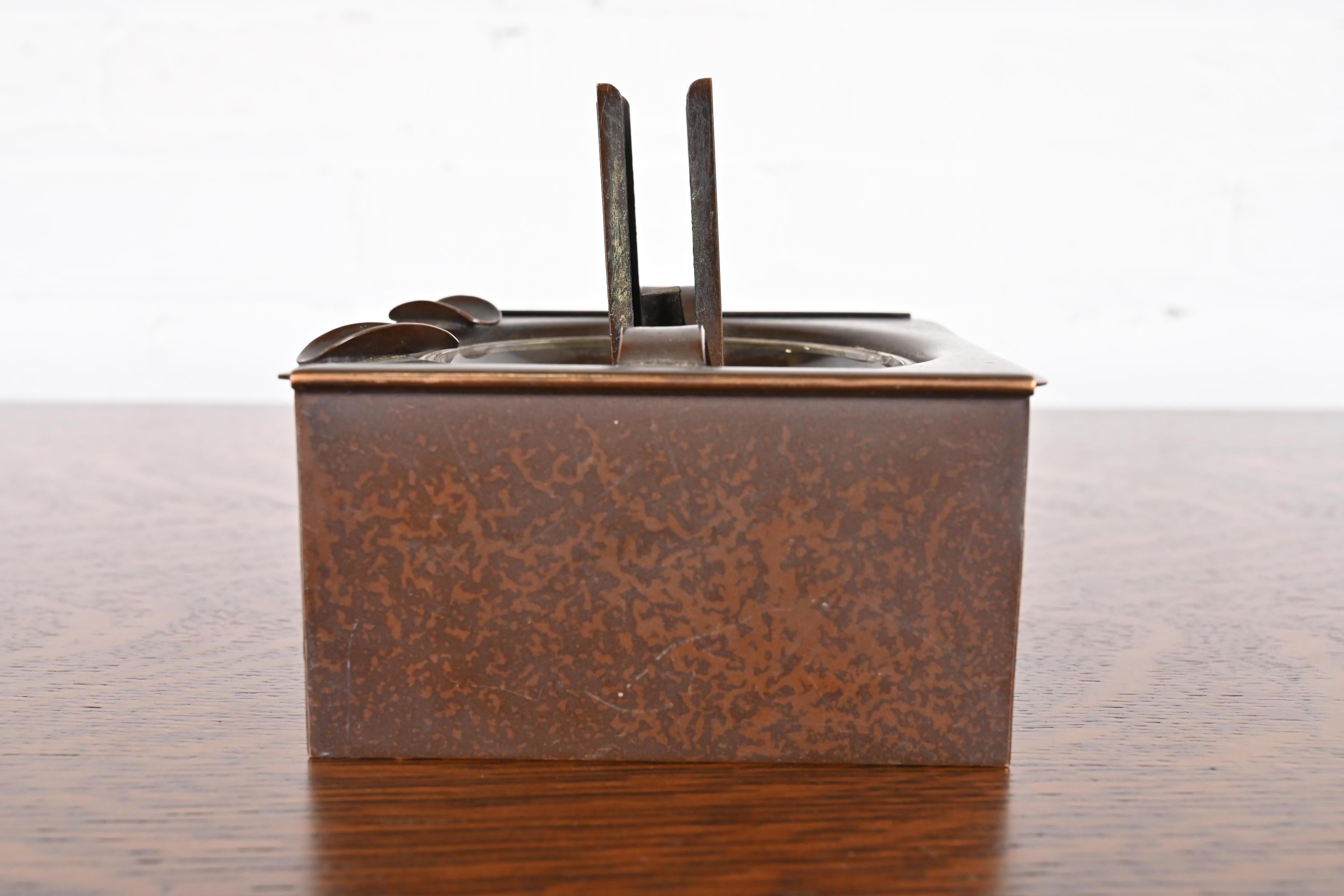 Heintz Arts & Crafts Humidor aus Sterlingsilber auf Bronze von Heintz mit Streichholzhalter im Angebot 9