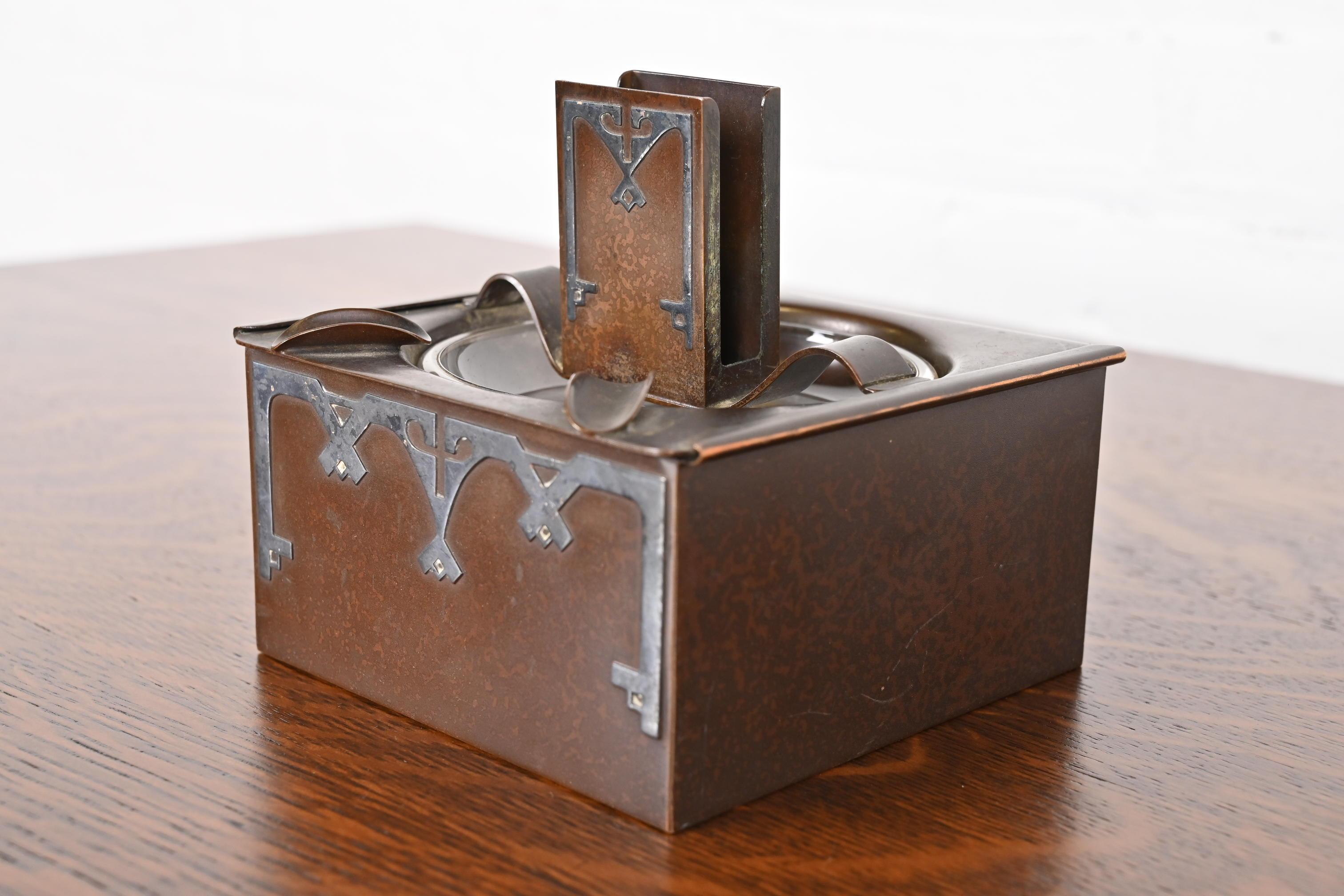 Heintz Arts & Crafts Humidor aus Sterlingsilber auf Bronze von Heintz mit Streichholzhalter (amerikanisch) im Angebot