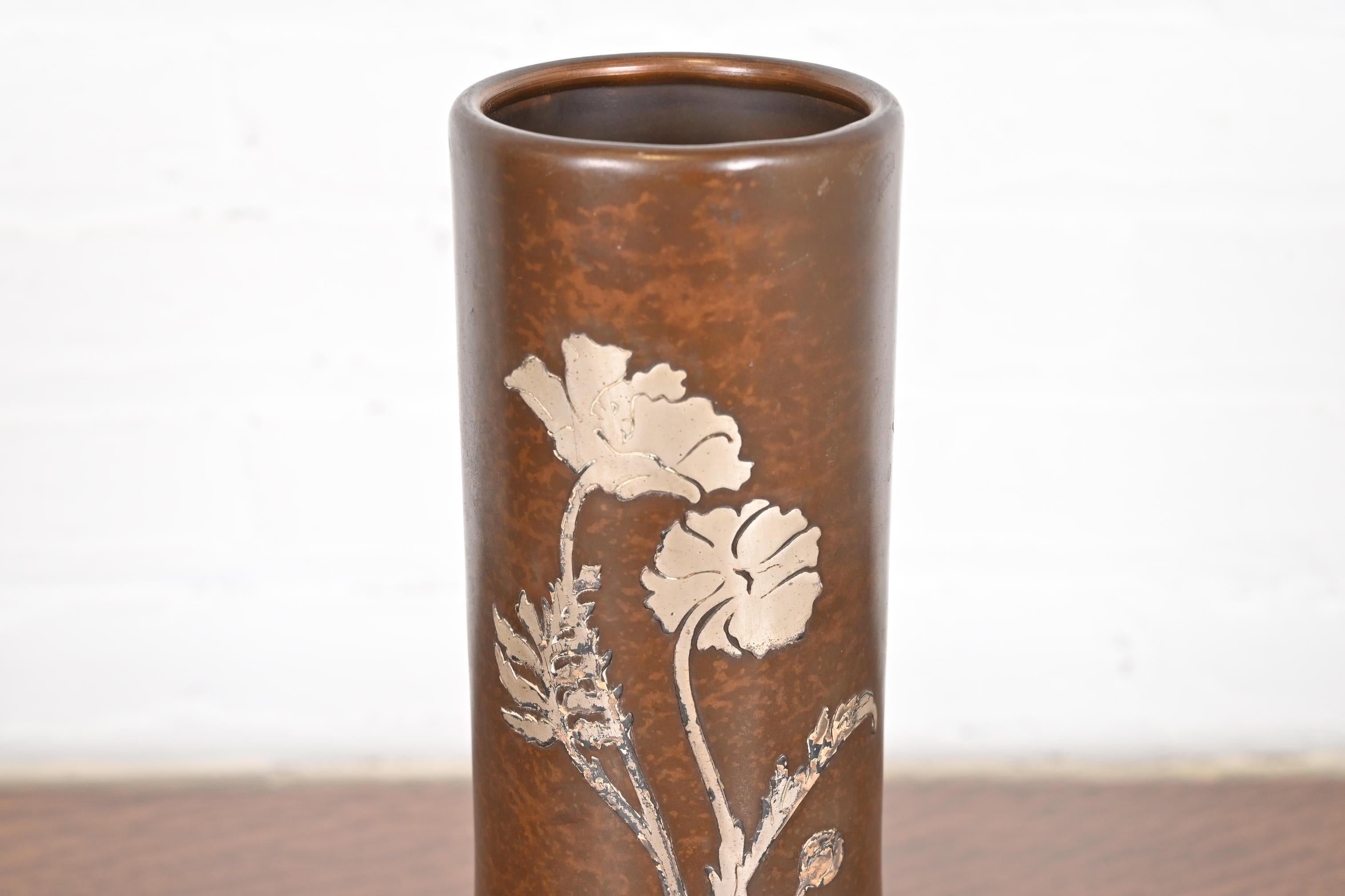 Vaso grande in argento e bronzo di Heintz Arts & Crafts In condizioni buone in vendita a South Bend, IN