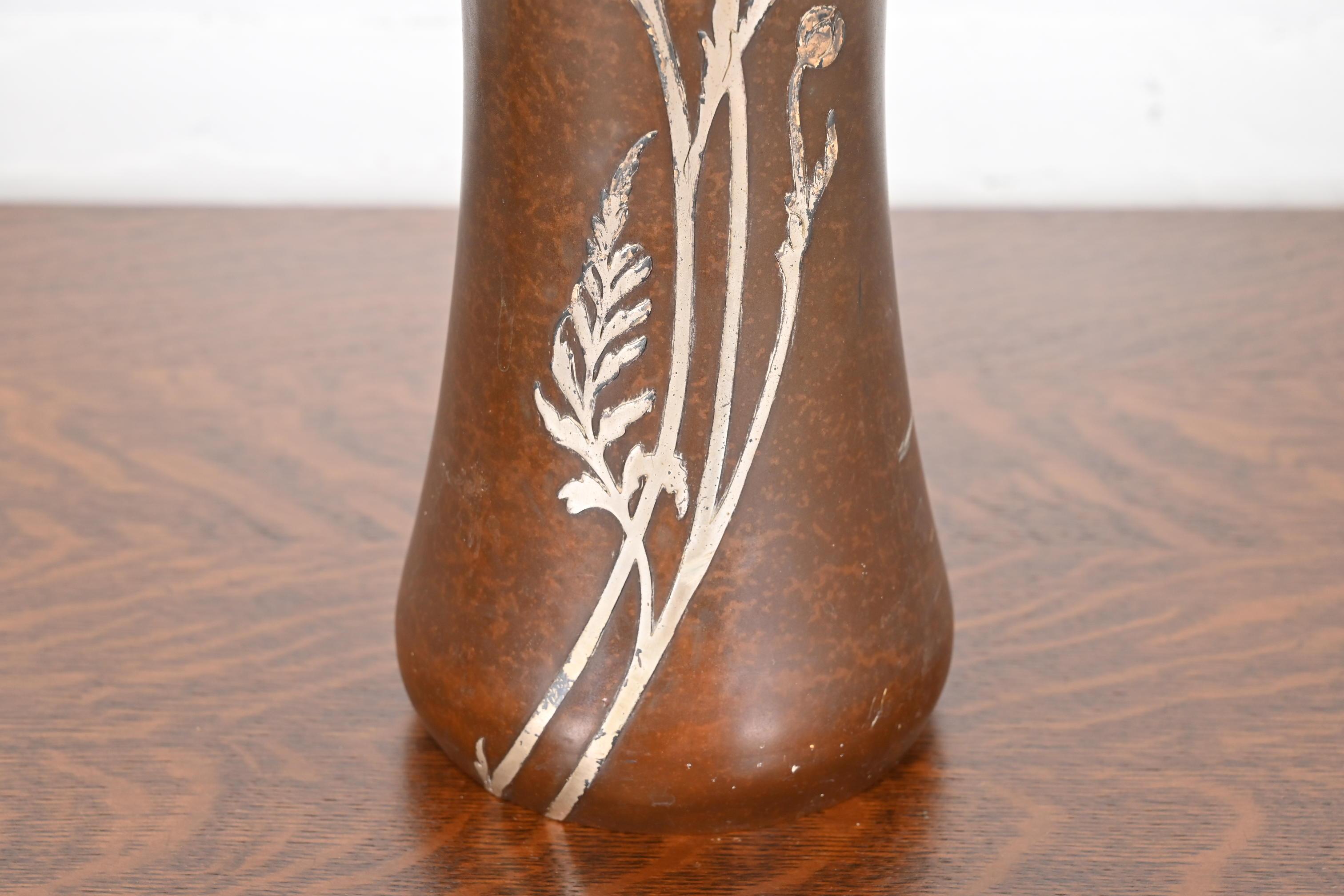 XX secolo Vaso grande in argento e bronzo di Heintz Arts & Crafts in vendita