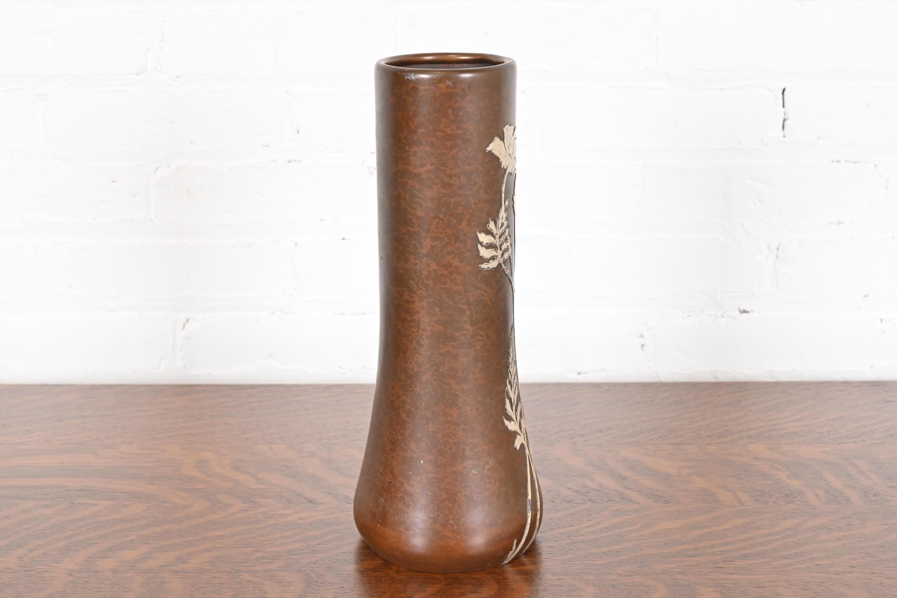 Vaso grande in argento e bronzo di Heintz Arts & Crafts in vendita 1