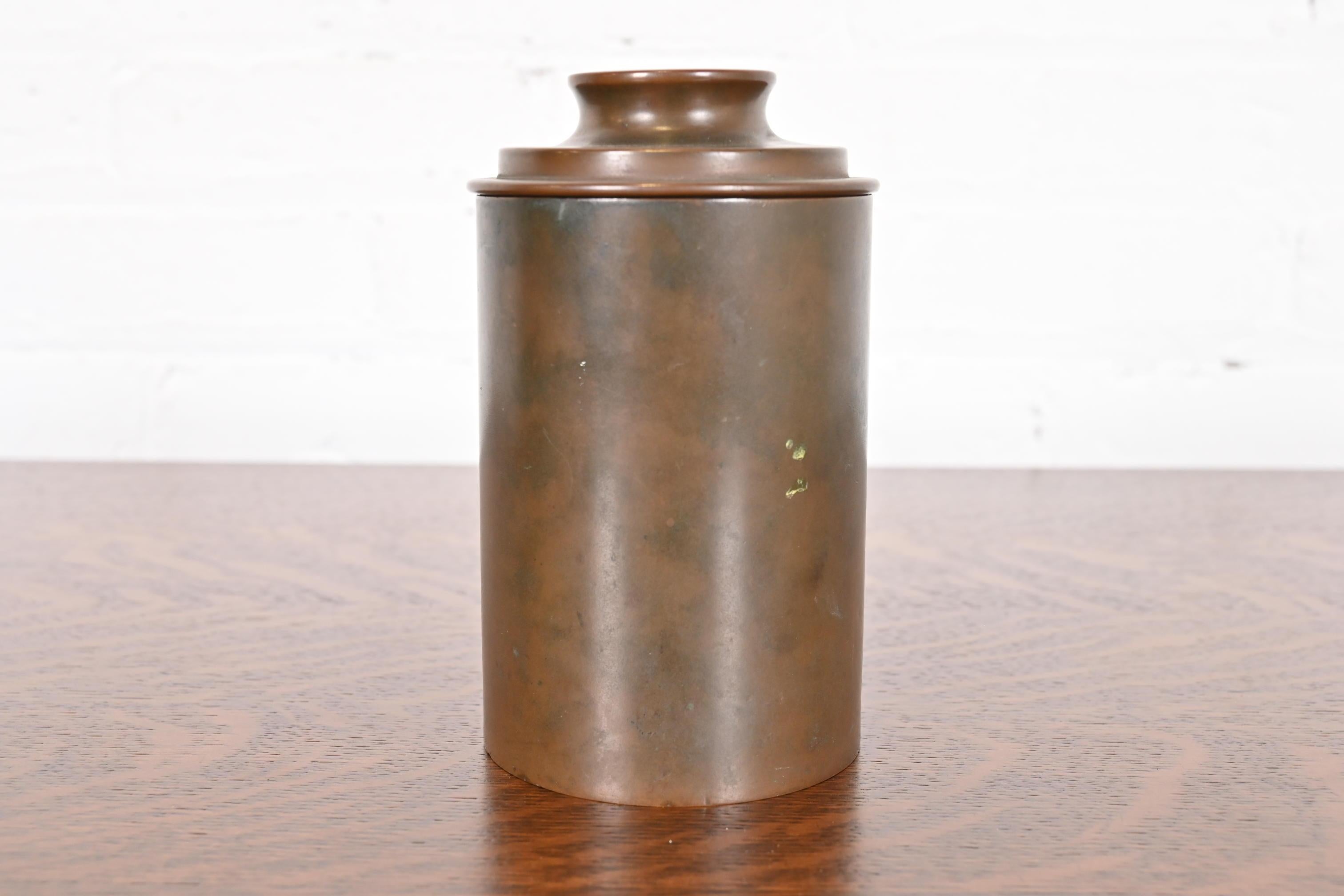 Caja o recipiente redondo para cigarrillos Heintz Arts & Crafts de plata de ley sobre bronce en venta 5