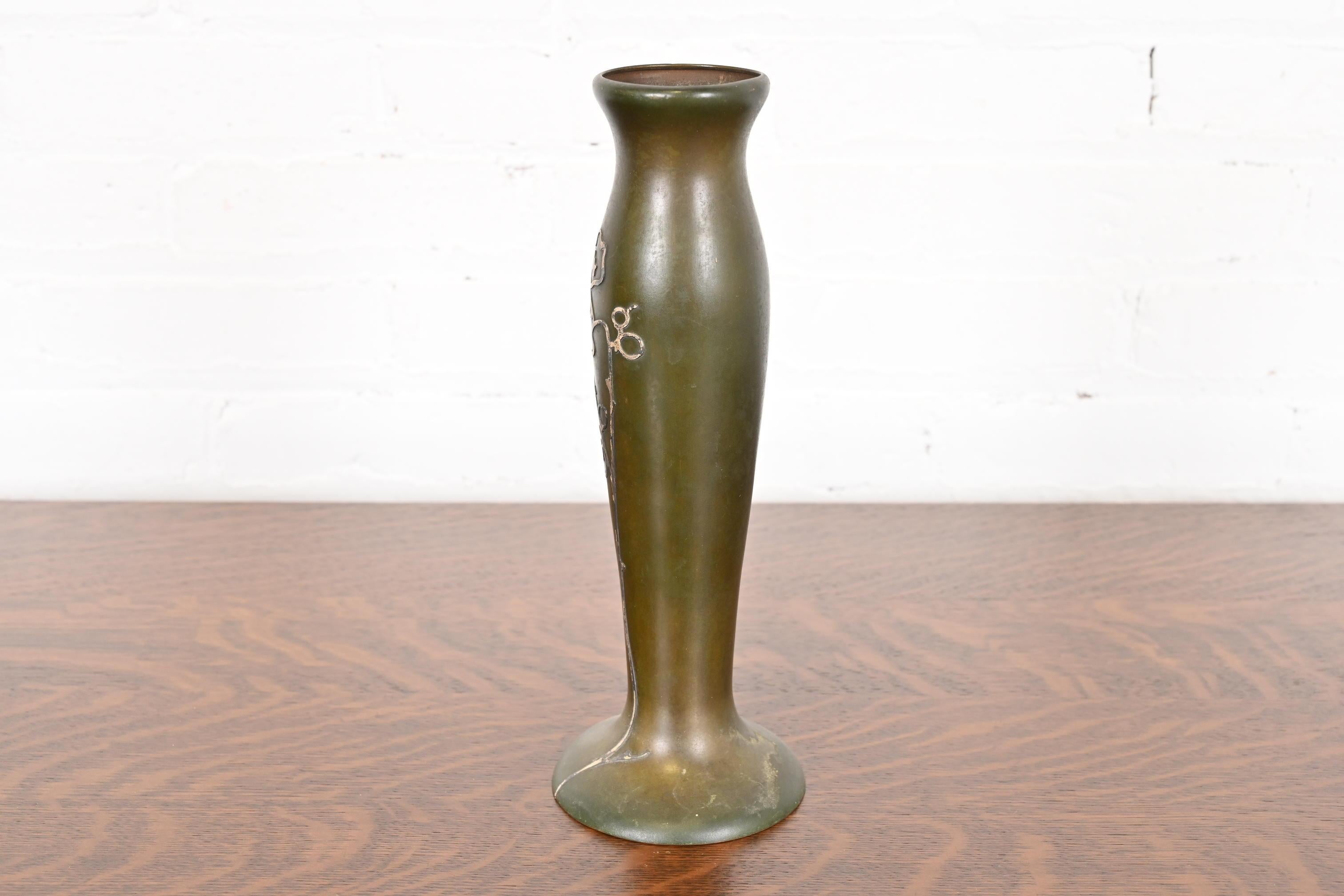 Vaso alto in argento e bronzo di Heintz Arts & Crafts in vendita 3