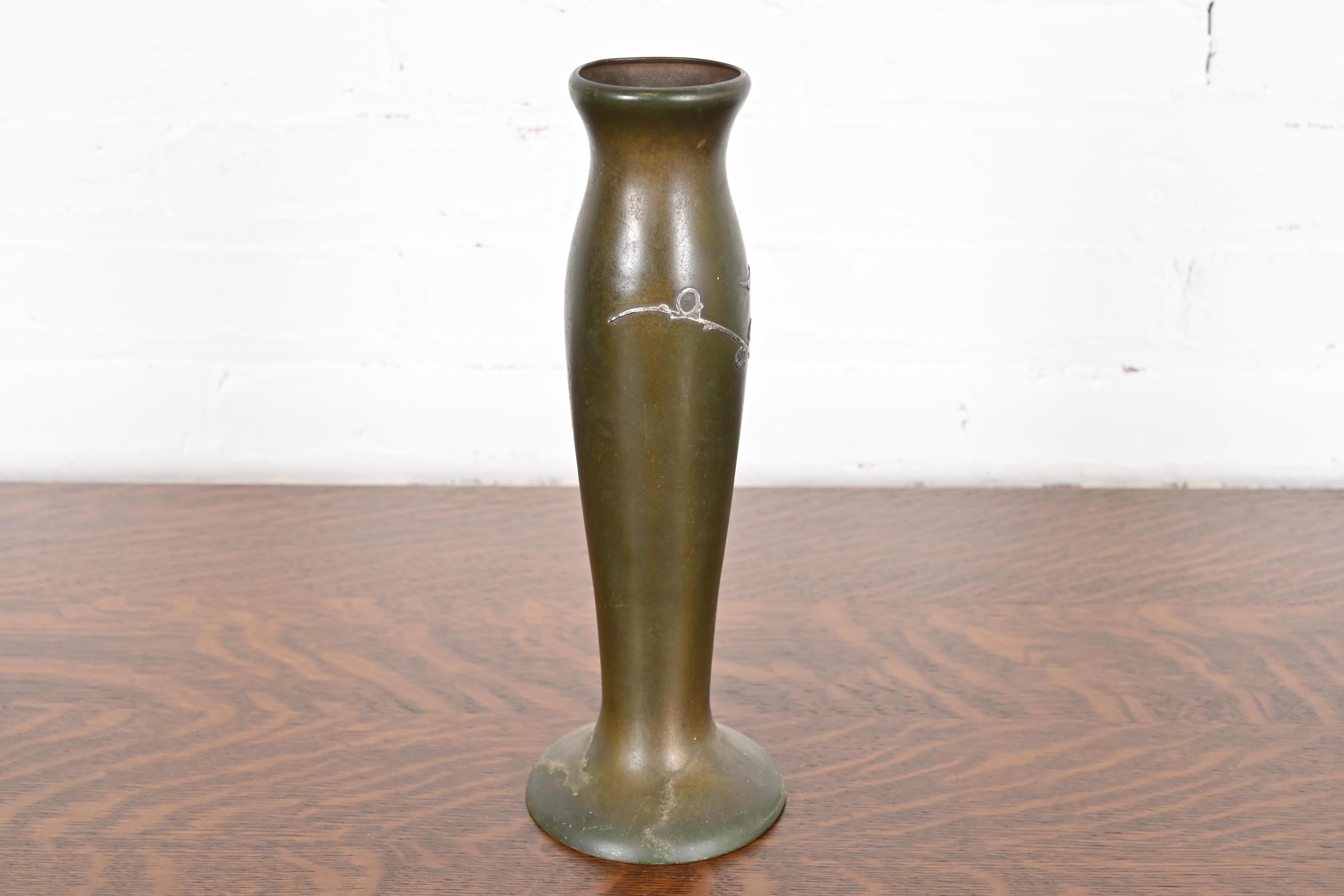Vaso alto in argento e bronzo di Heintz Arts & Crafts in vendita 4