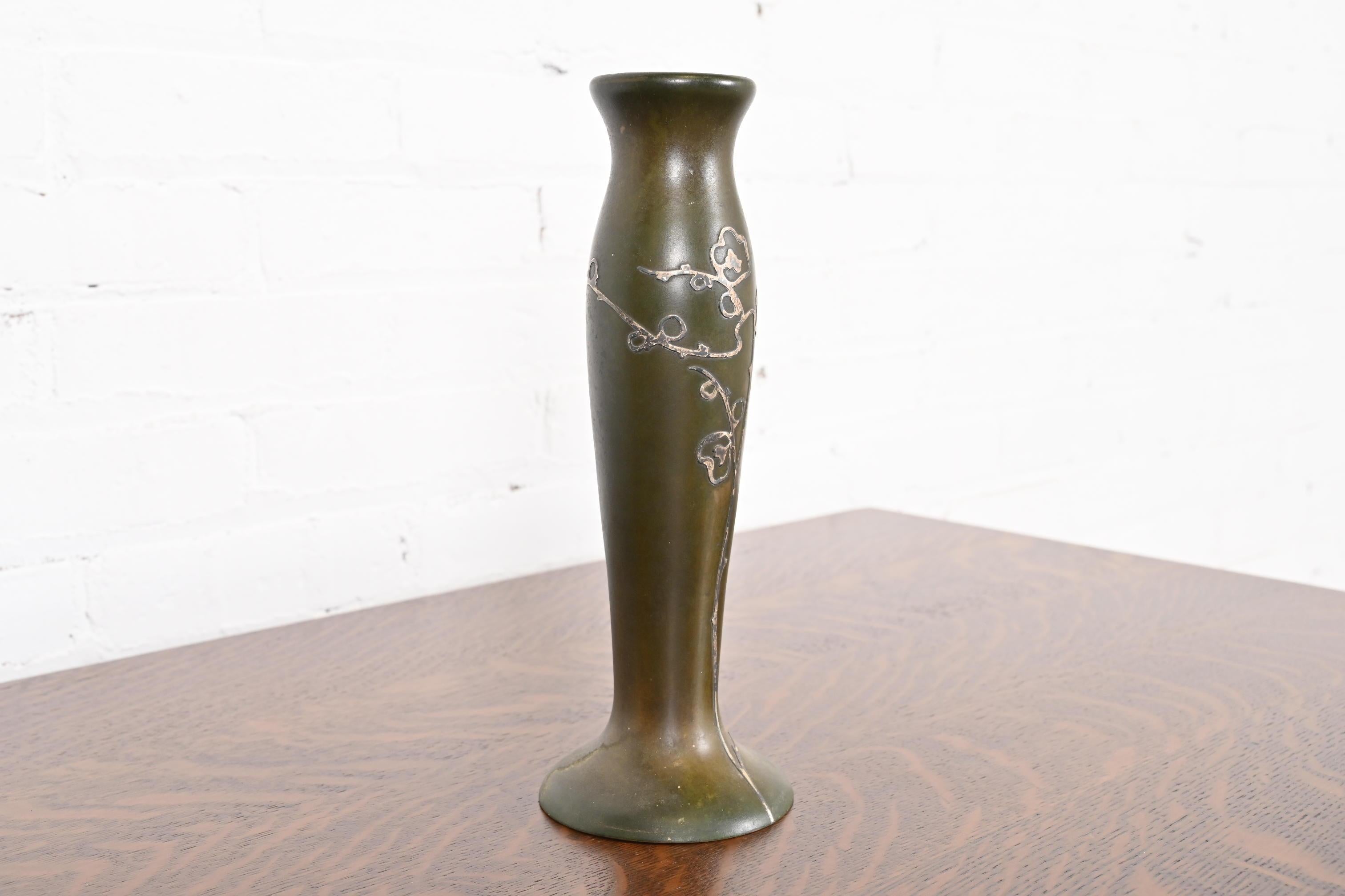XX secolo Vaso alto in argento e bronzo di Heintz Arts & Crafts in vendita
