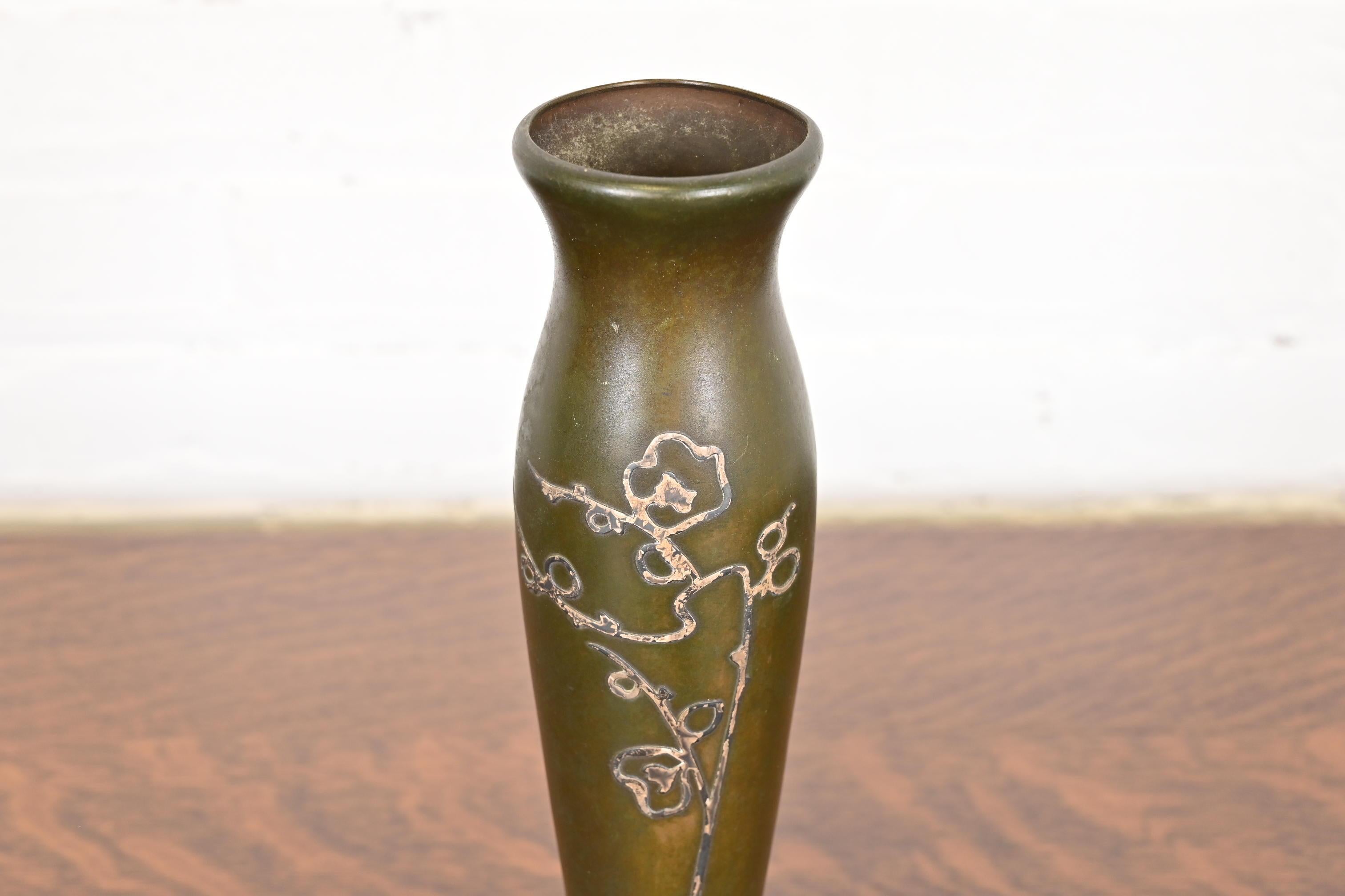 Vaso alto in argento e bronzo di Heintz Arts & Crafts in vendita 1