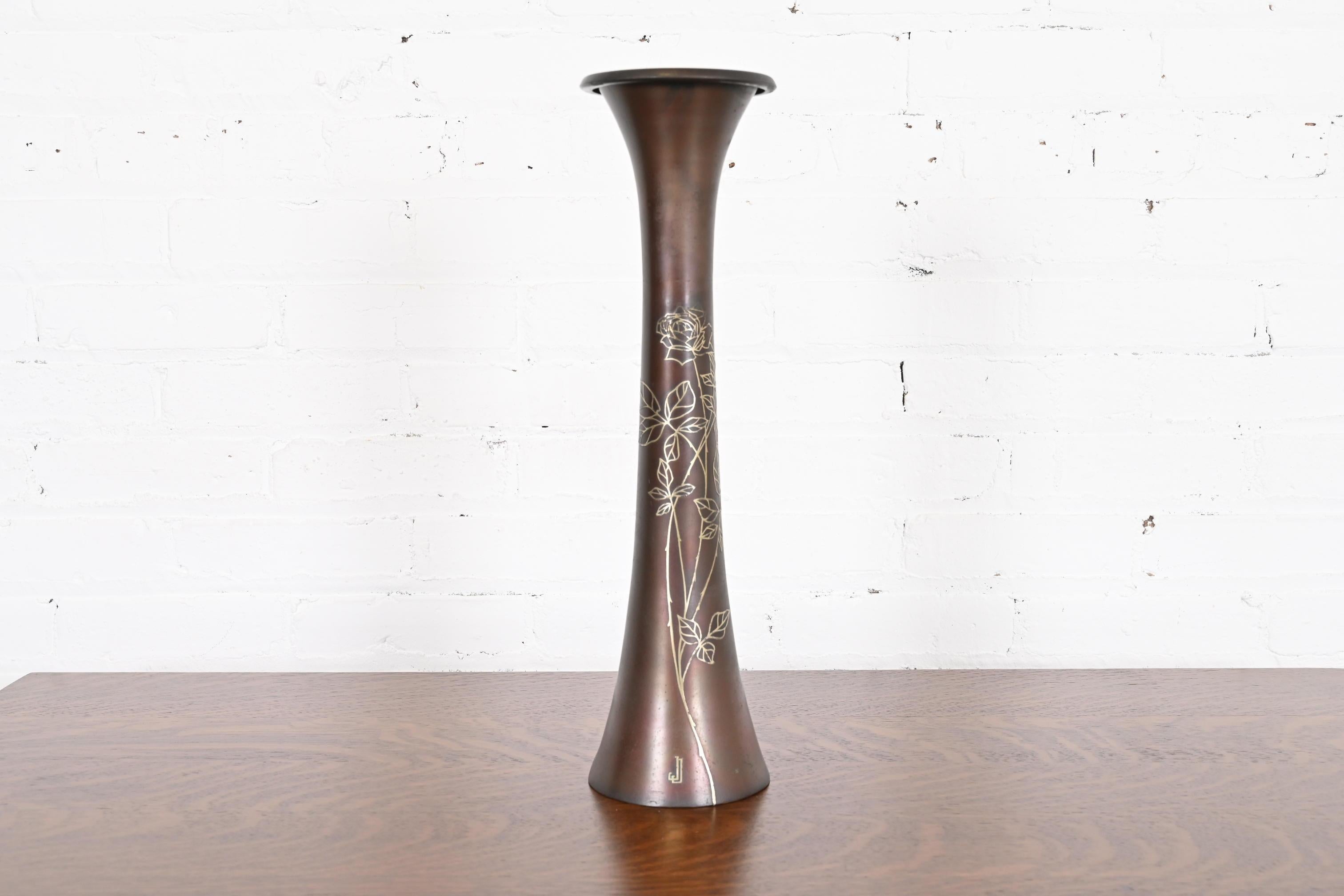 Arts and Crafts Vase trompette Heintz Arts & Crafts en argent sterling sur bronze en vente