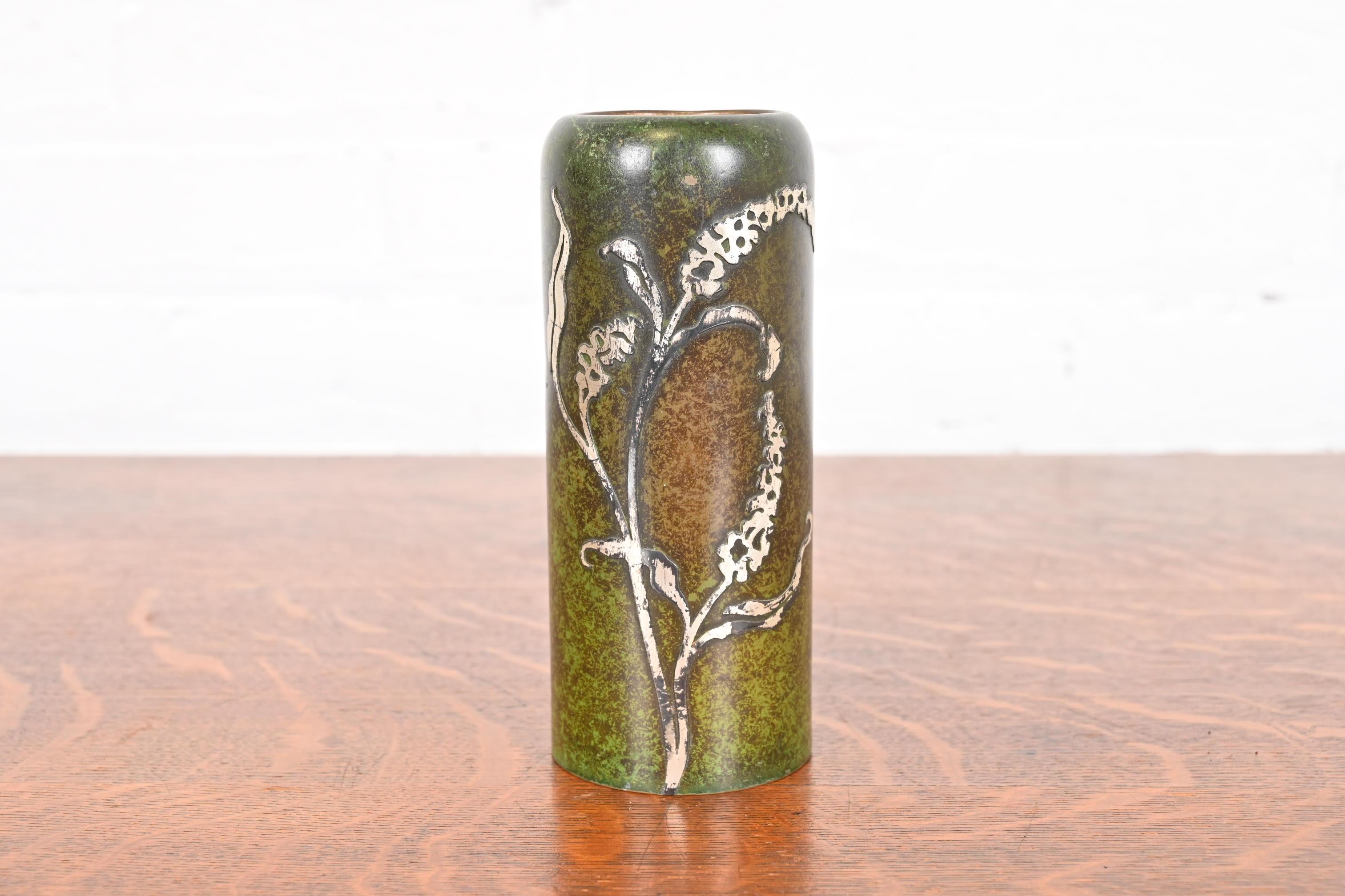 A gorgeous Arts & Crafts period sterling silver on bronze floral vase with verdigris green patina

By Heintz Art Metal Shop

USA, Early 20th Century

Measures: 2.5