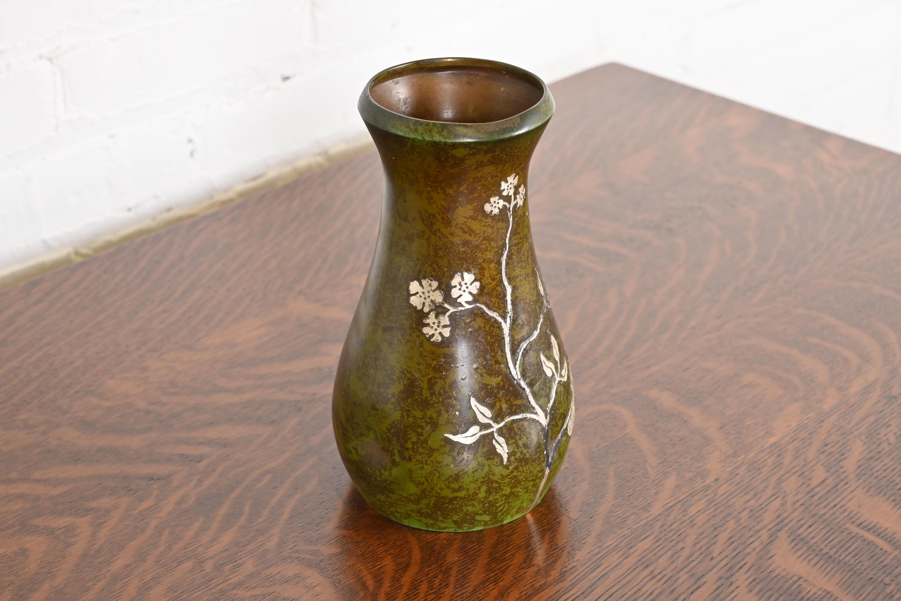 Patinato Vaso Heintz Arts & Crafts in argento e bronzo in vendita