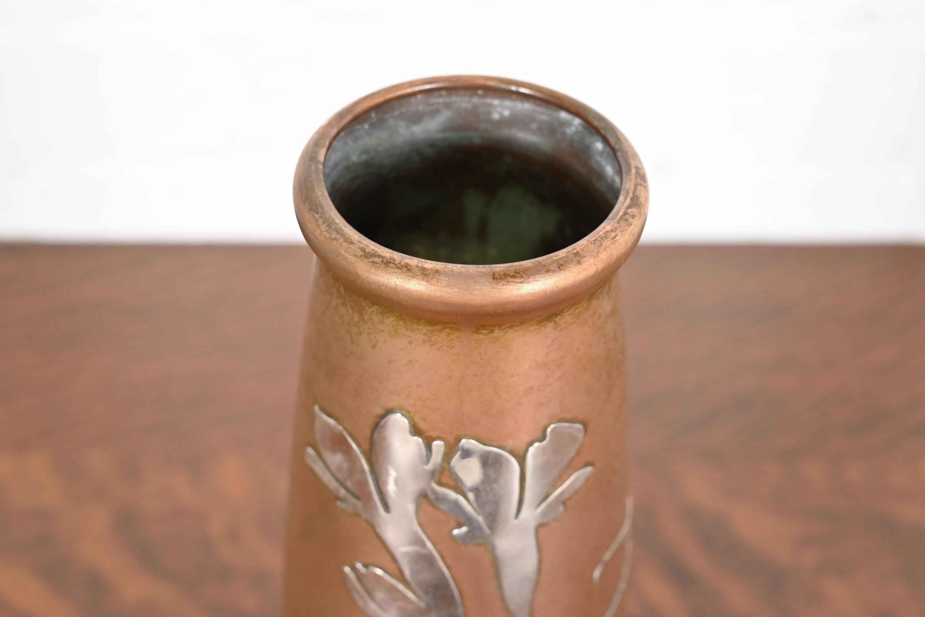 Jarrón Heintz Arts & Crafts de plata de ley sobre bronce en Bueno estado para la venta en South Bend, IN