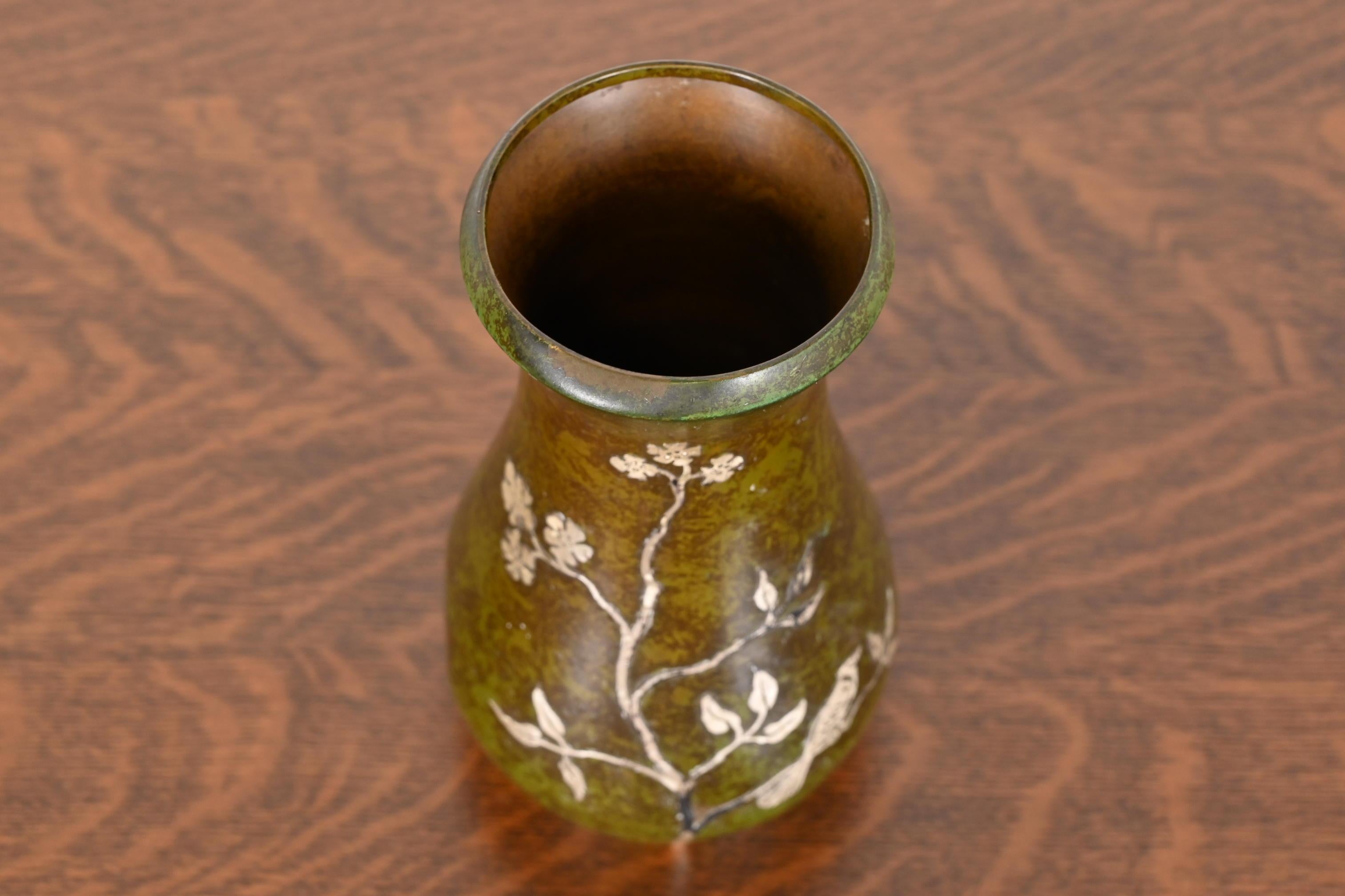 XX secolo Vaso Heintz Arts & Crafts in argento e bronzo in vendita