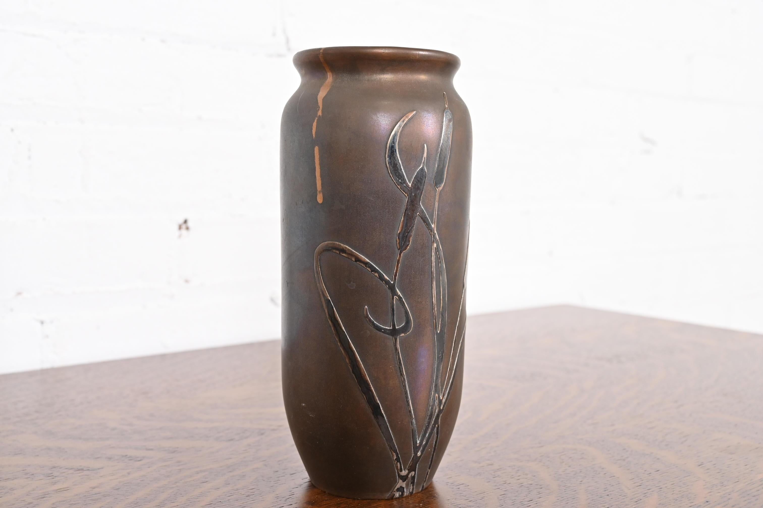 Americano Vaso Heintz Arts & Crafts in argento sterling e bronzo con motivo a gattaiola in vendita