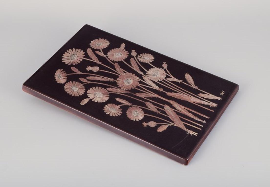 Heinz Erret für Gustavsberg. Große Keramikplakette mit Blumenmotiv (Ende des 20. Jahrhunderts) im Angebot