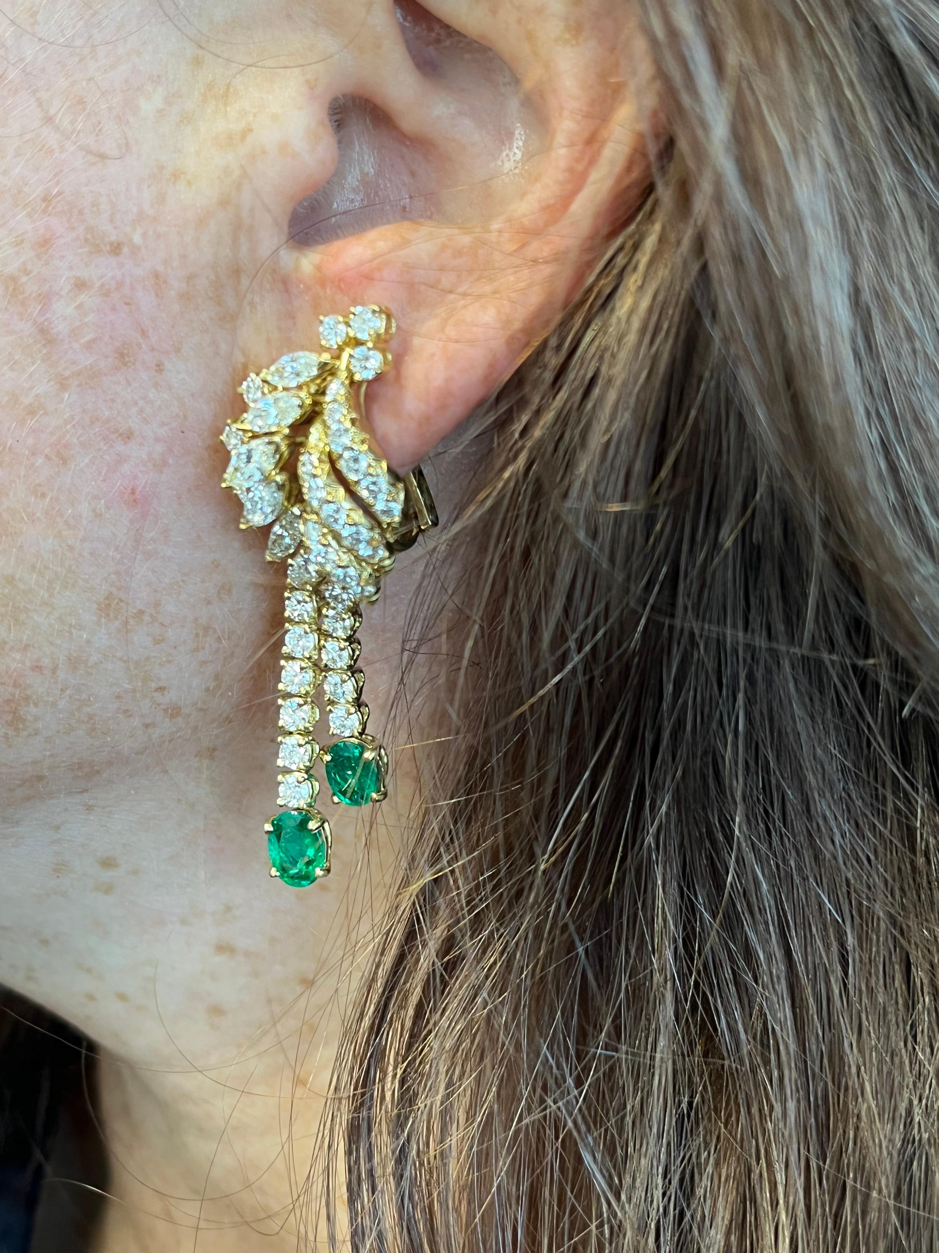 Retro Heirloom 9.75 Carats Diamond Emerald Waterfall Earring, 18kt Italy, 1970's For Sale
