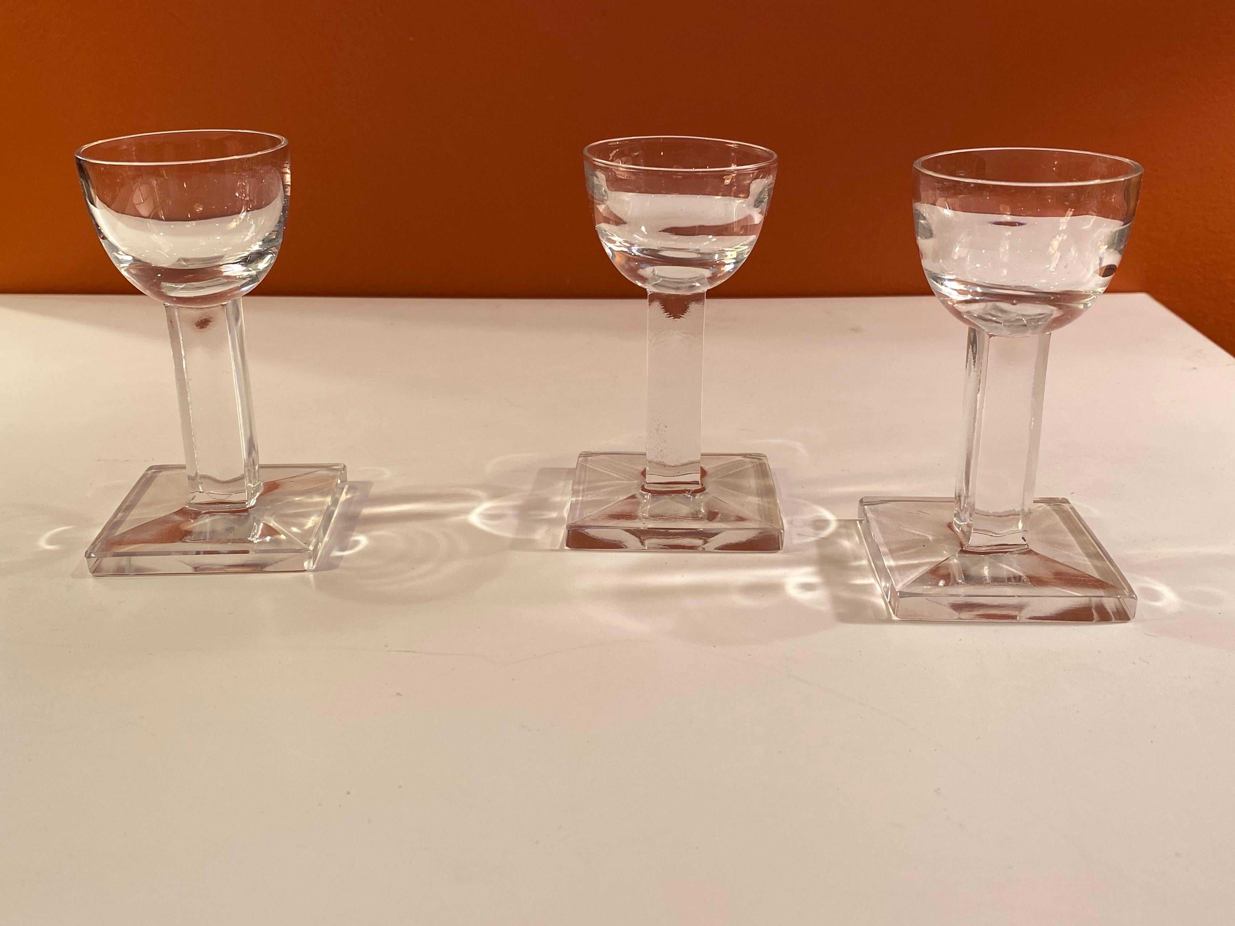 Heisey style New Era liqour glasses. Set of 8 glasses with square bases and square columns. Great proportions!