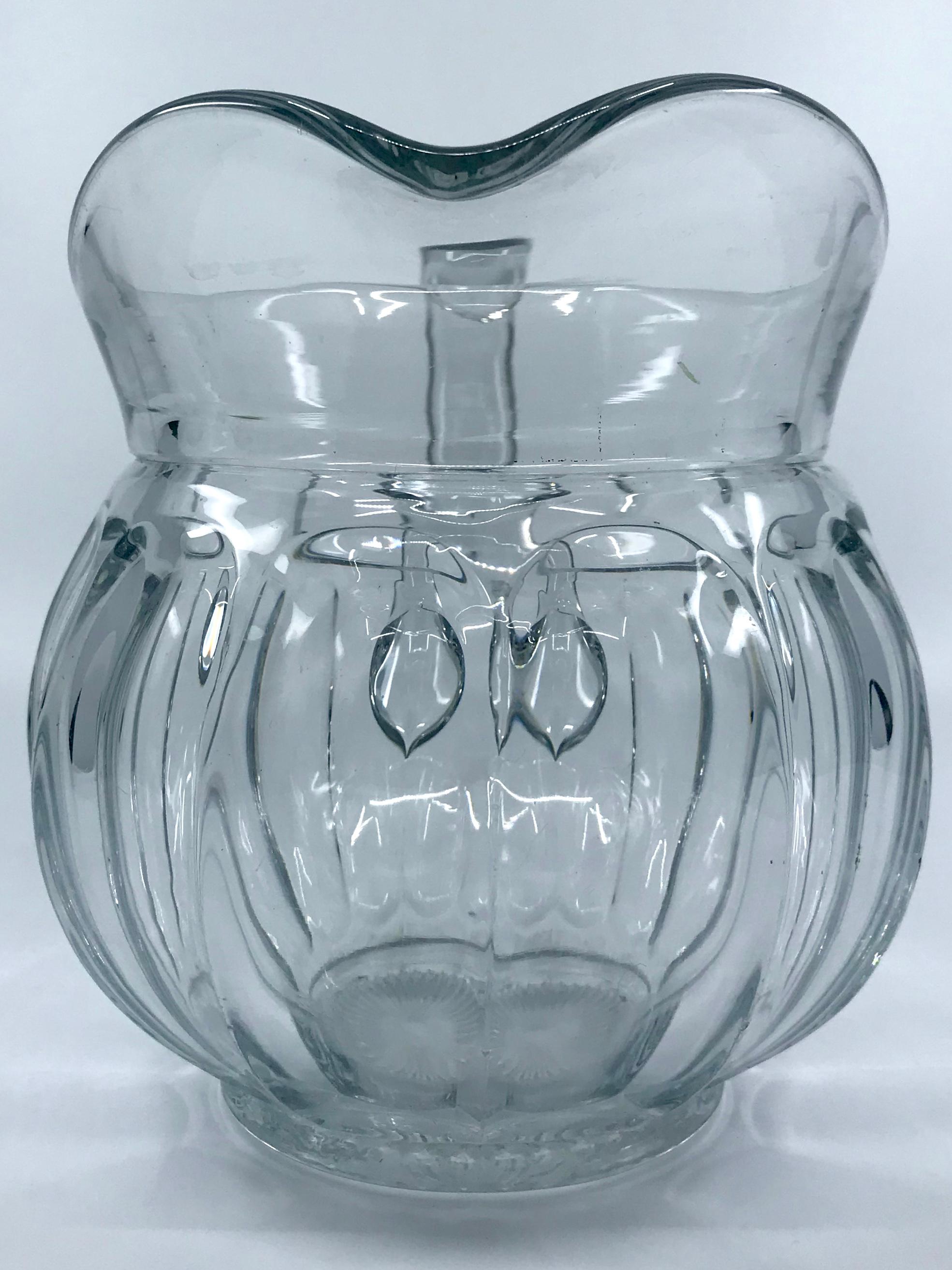 20ième siècle Pichet en verre américain à panneaux en vente
