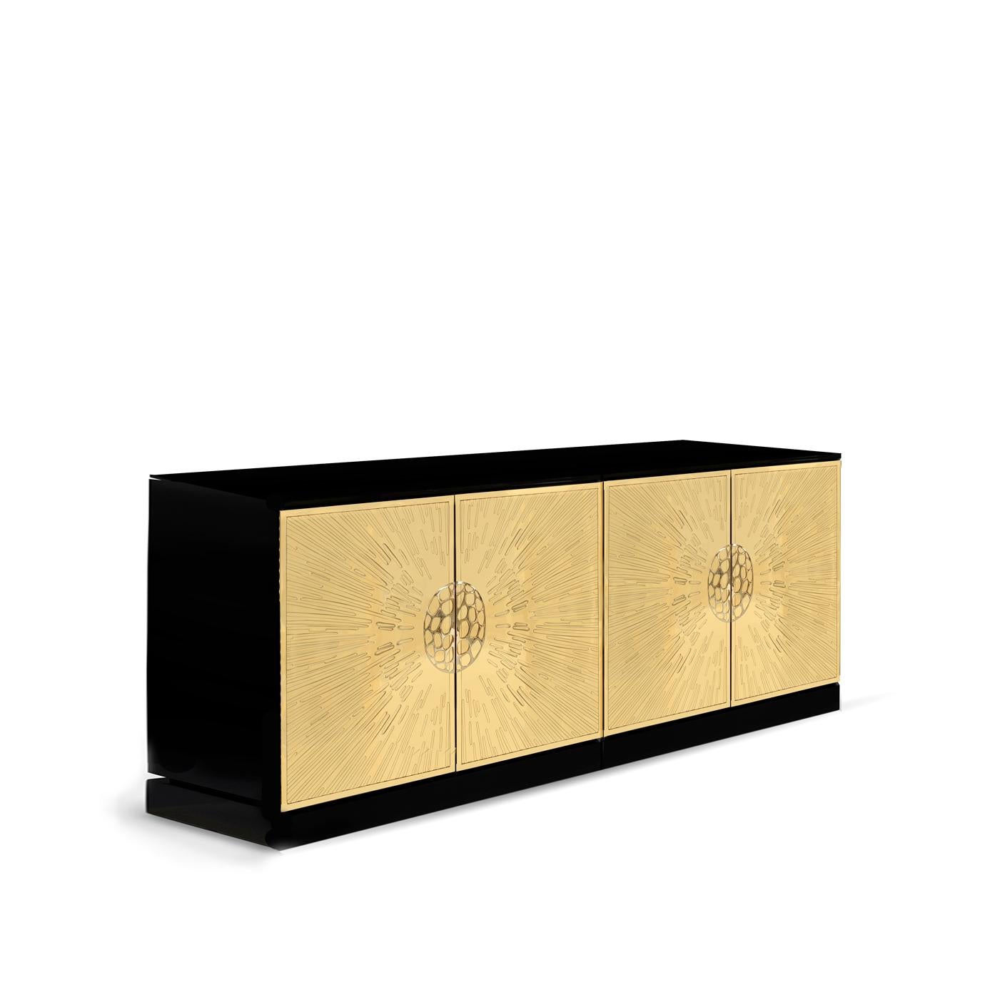Dripping like honey with KOKET glamor, Heive is the Queen Bee of timeless black and gold cabinets. The alluring golden doors feature an exploding sunburst
design enchanting you at first glance. For her majestic crowning touch, an enticing honeycomb