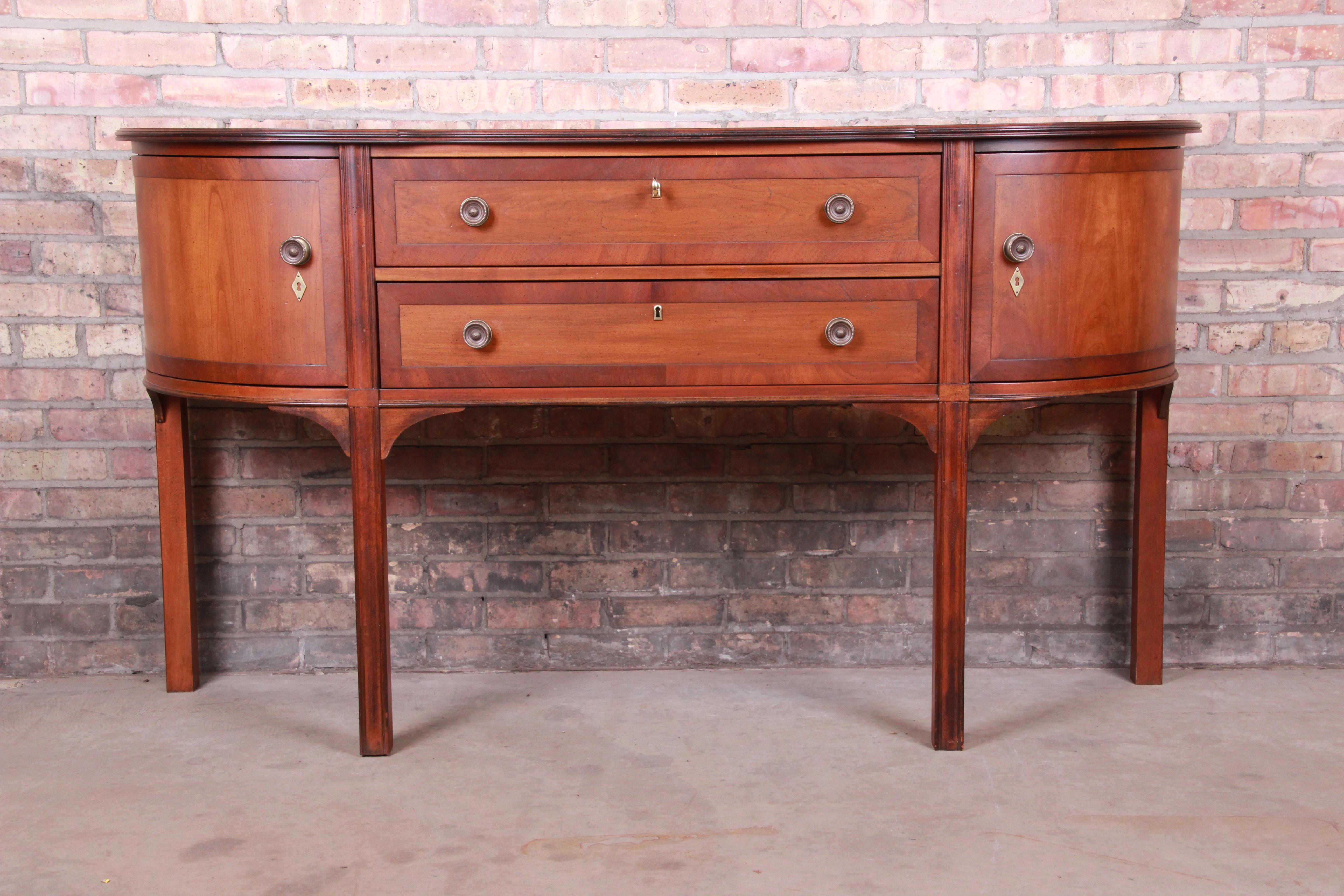 An exceptional Georgian bow front sideboard buffet

By Hekman Furniture,

USA, circa 1980s

Banded mahogany, with original brass hardware. Drawers lock, and key is included.

Measures: 68.13