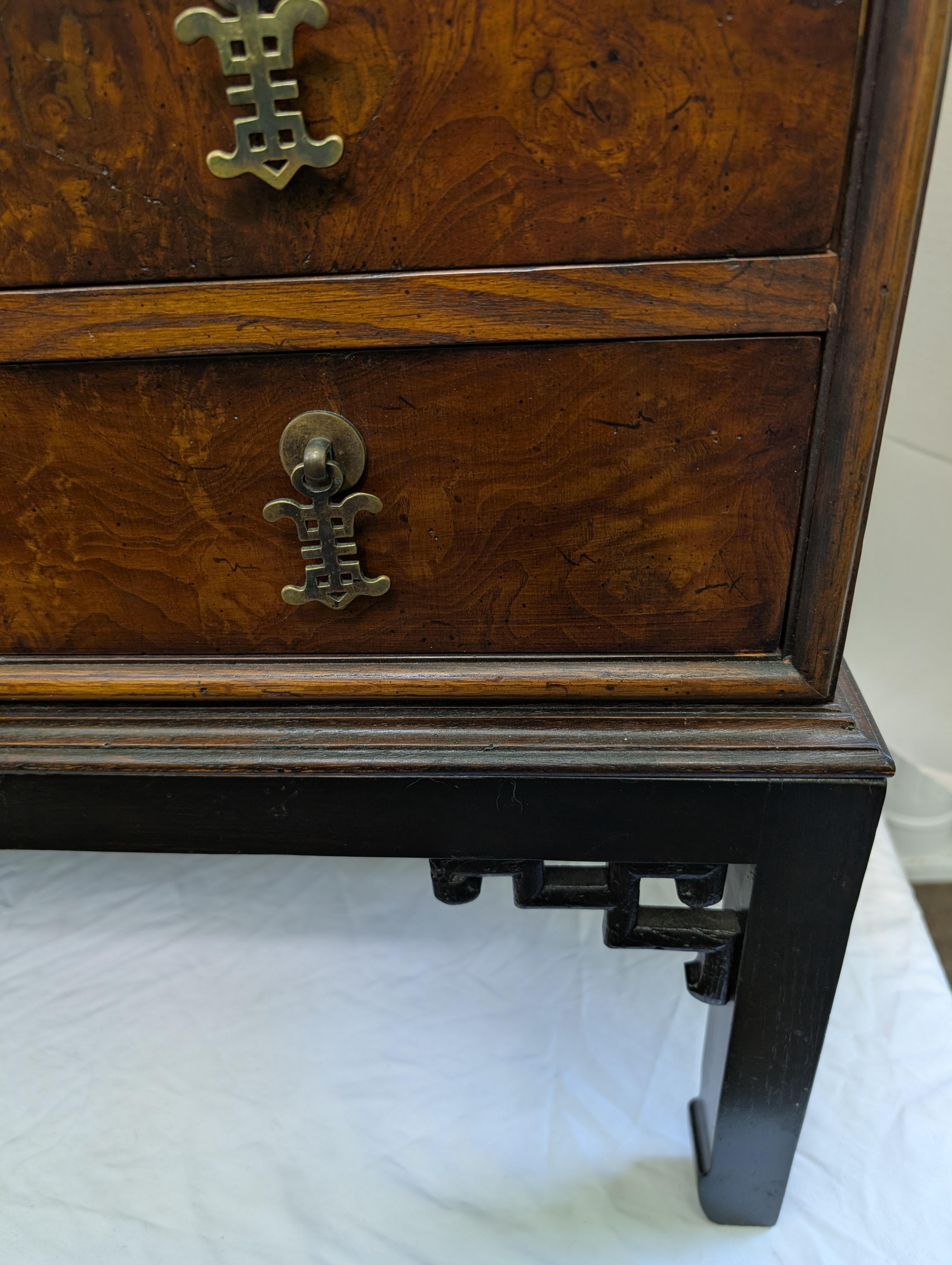 Chinoiserie Hekman en loupe et laqué noir en vente 7